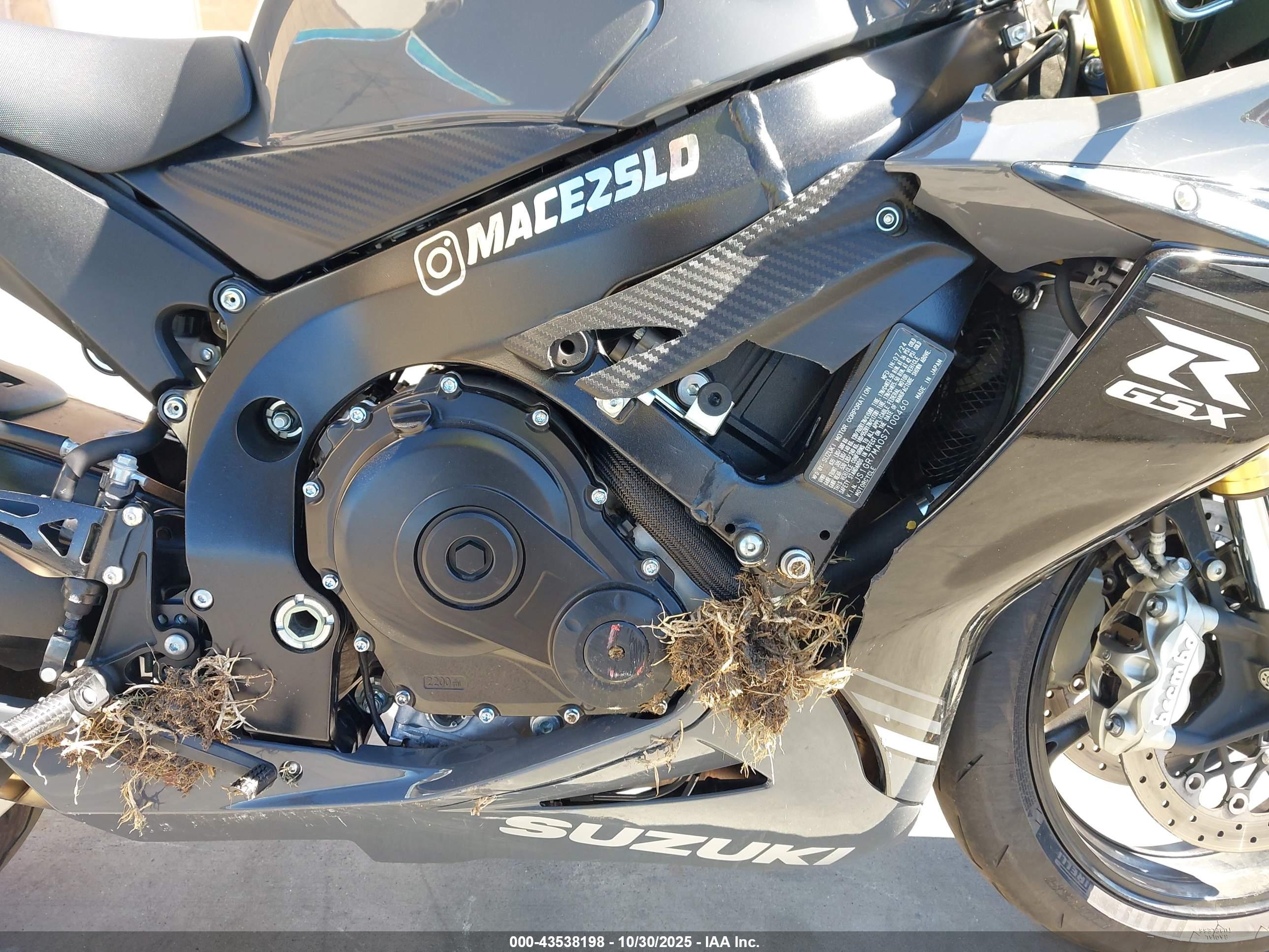 SUZUKI GSX-R750 image 8