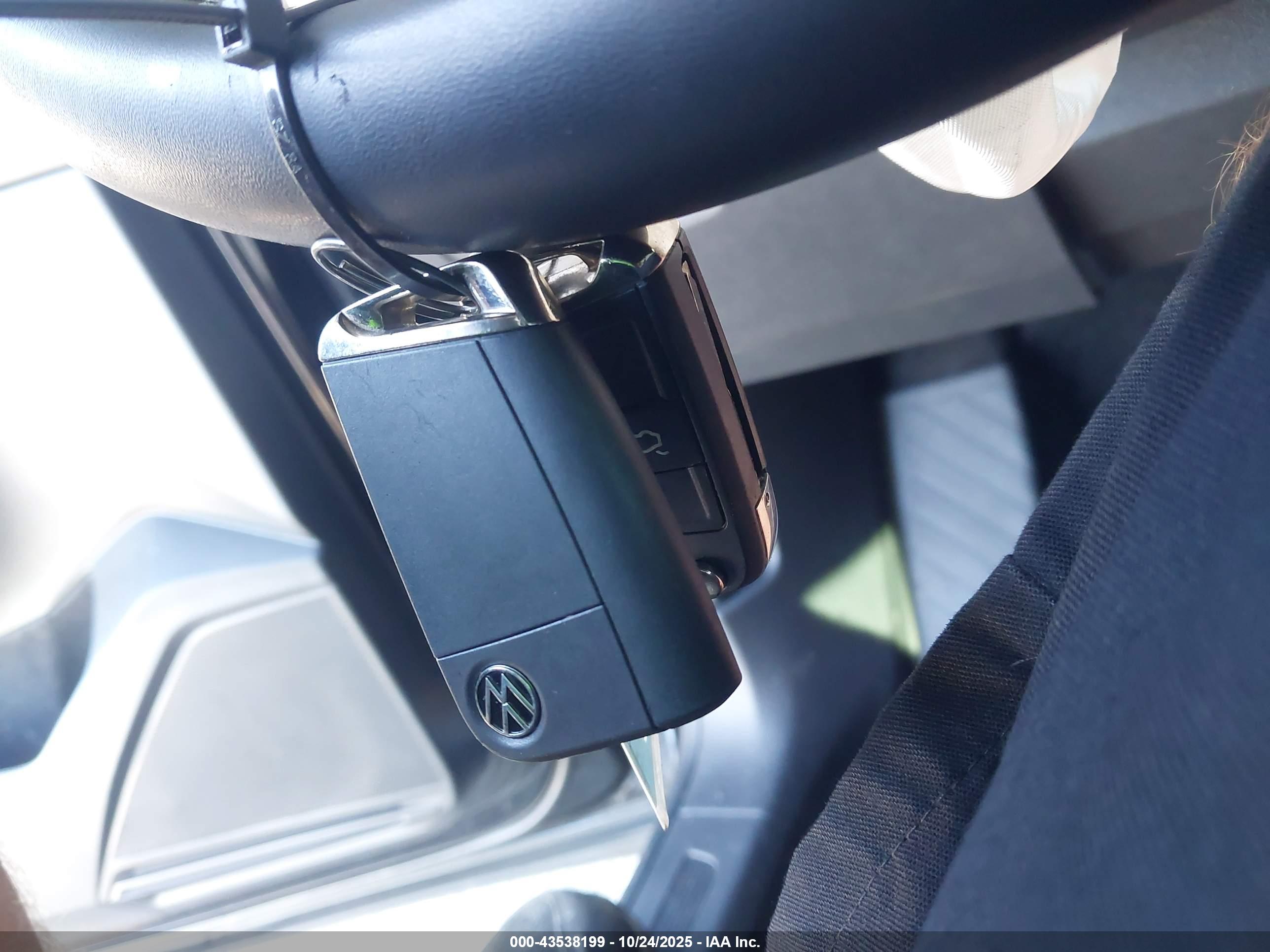 VOLKSWAGEN TIGUAN image 11