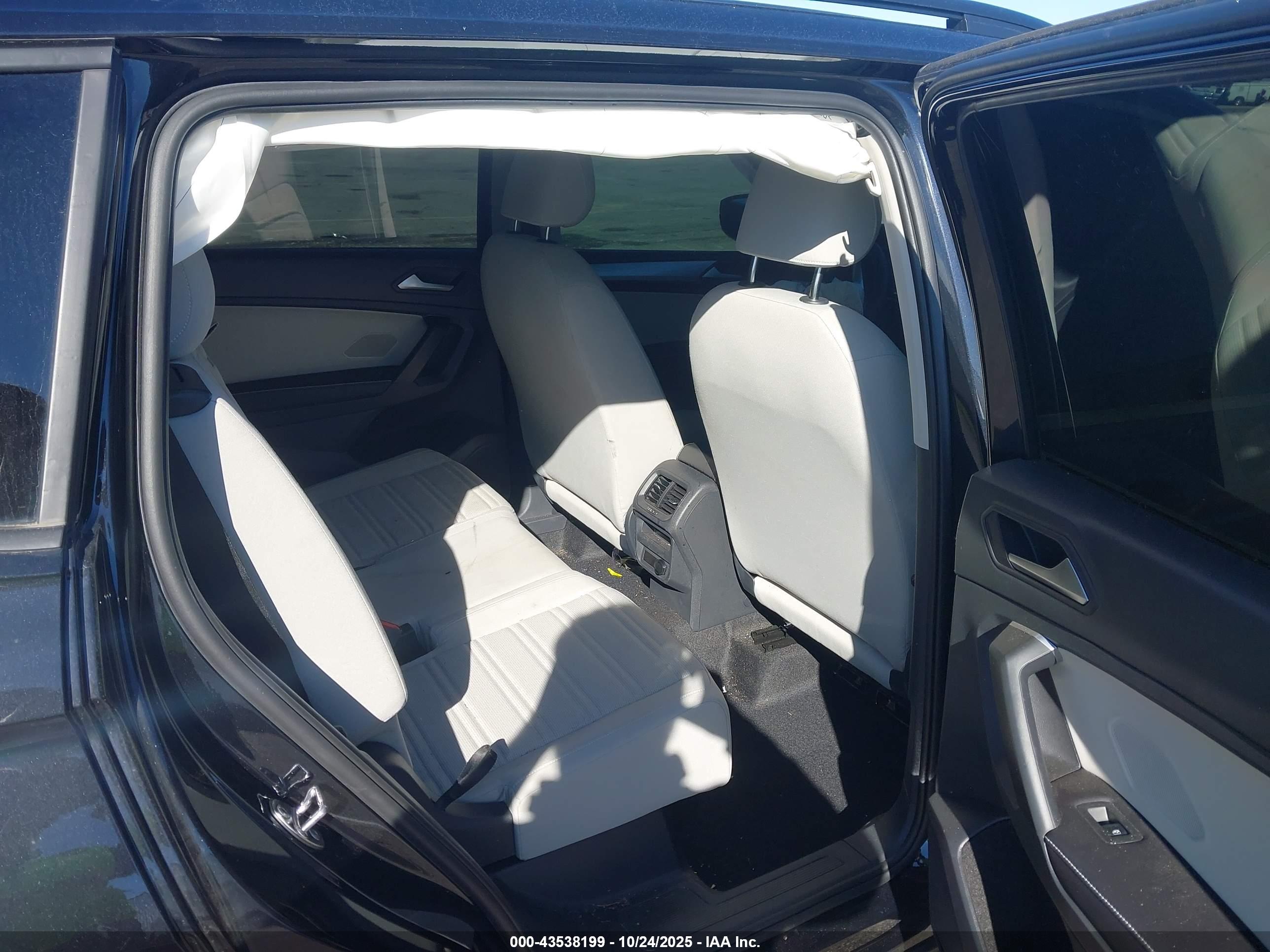 VOLKSWAGEN TIGUAN image 8