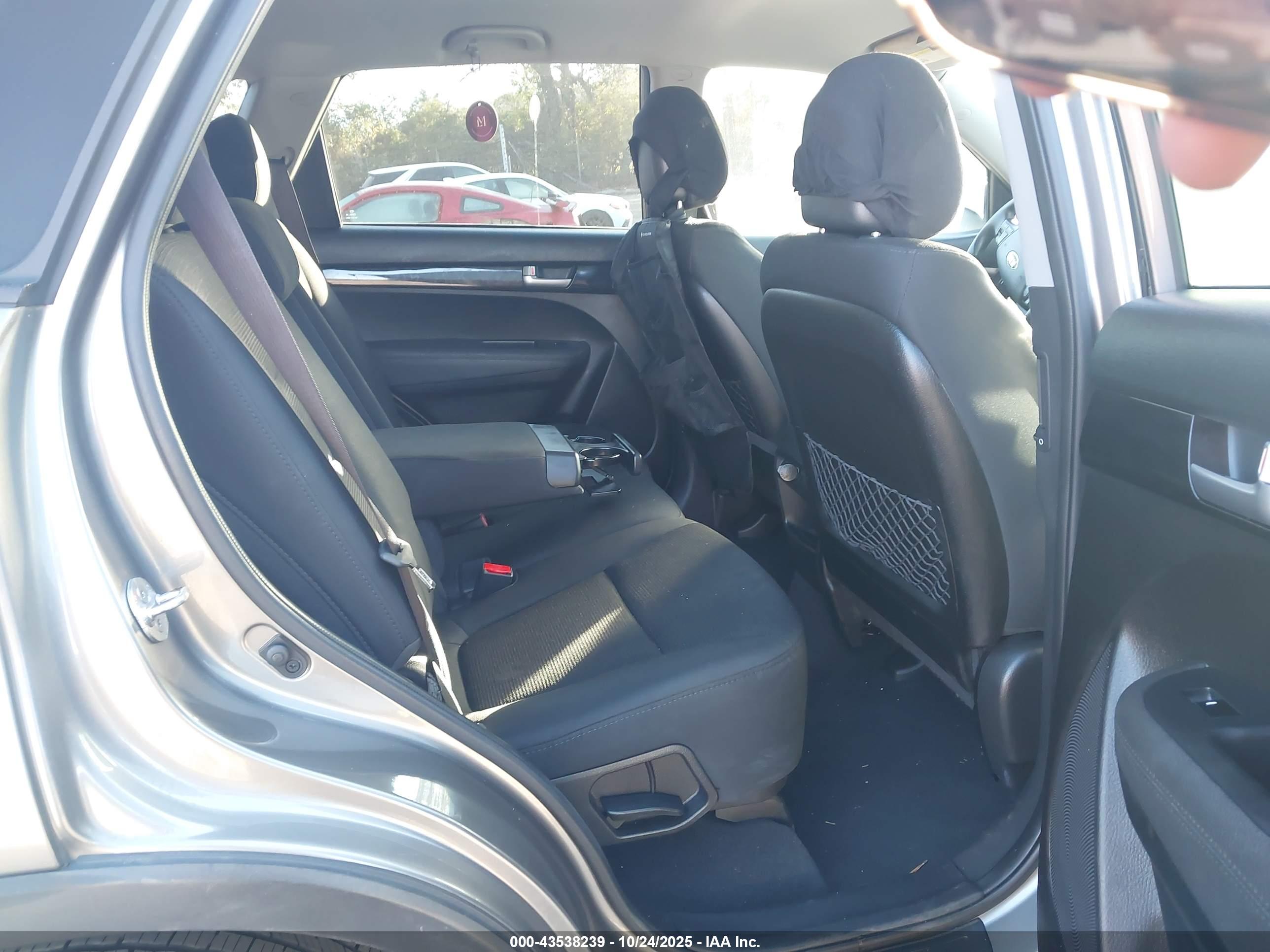 KIA SORENTO image 8
