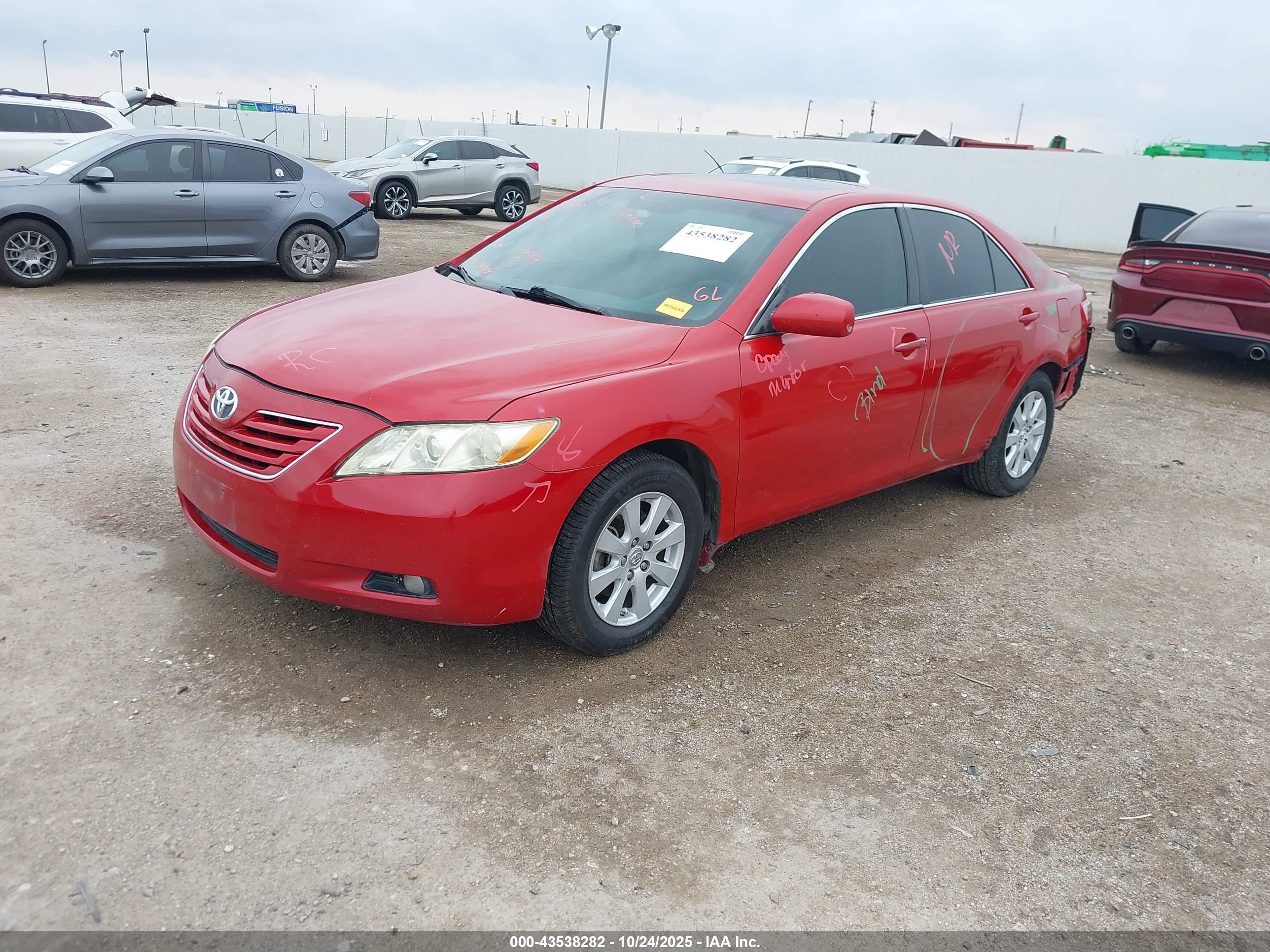 TOYOTA CAMRY image 2