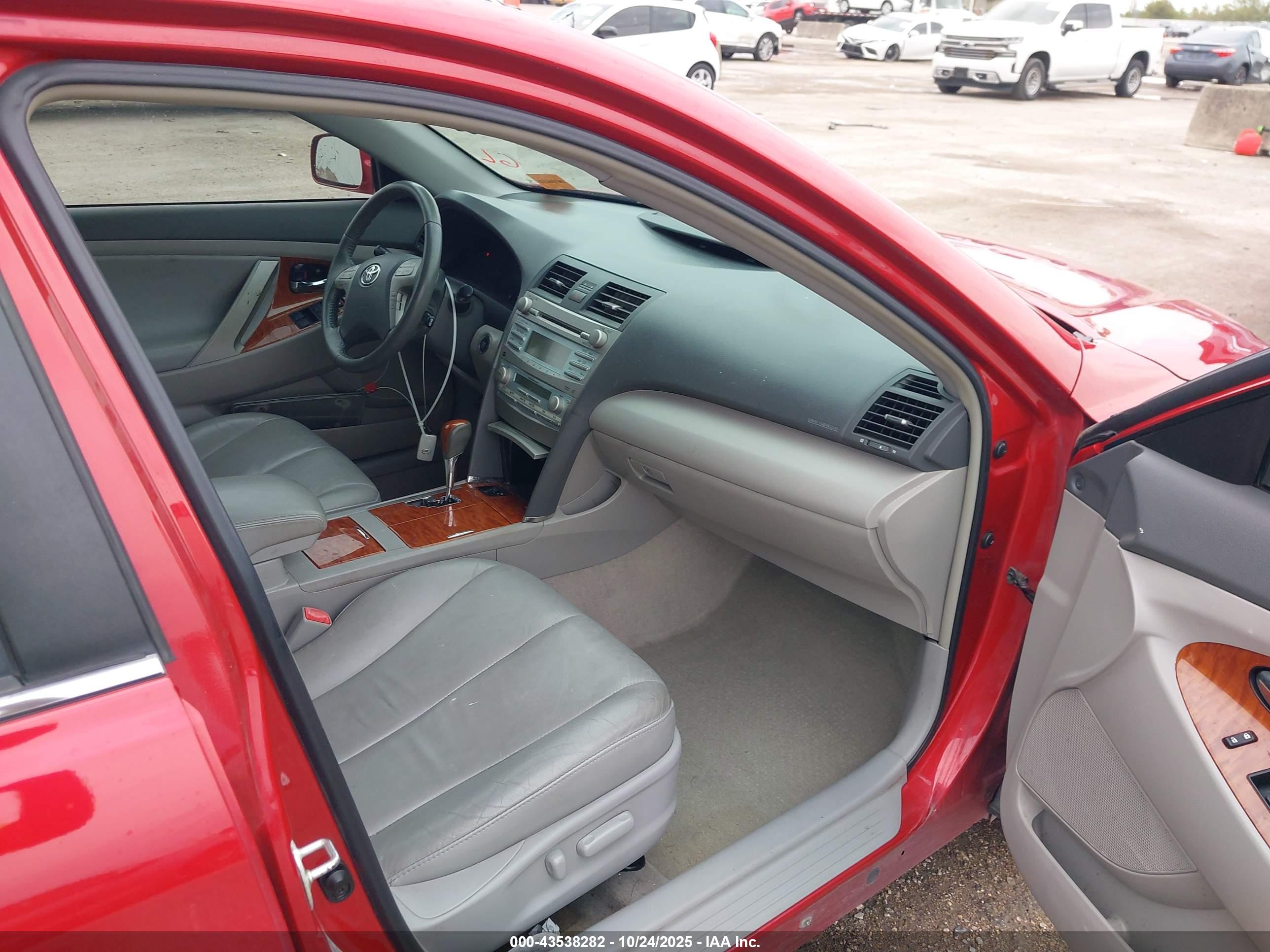TOYOTA CAMRY image 5