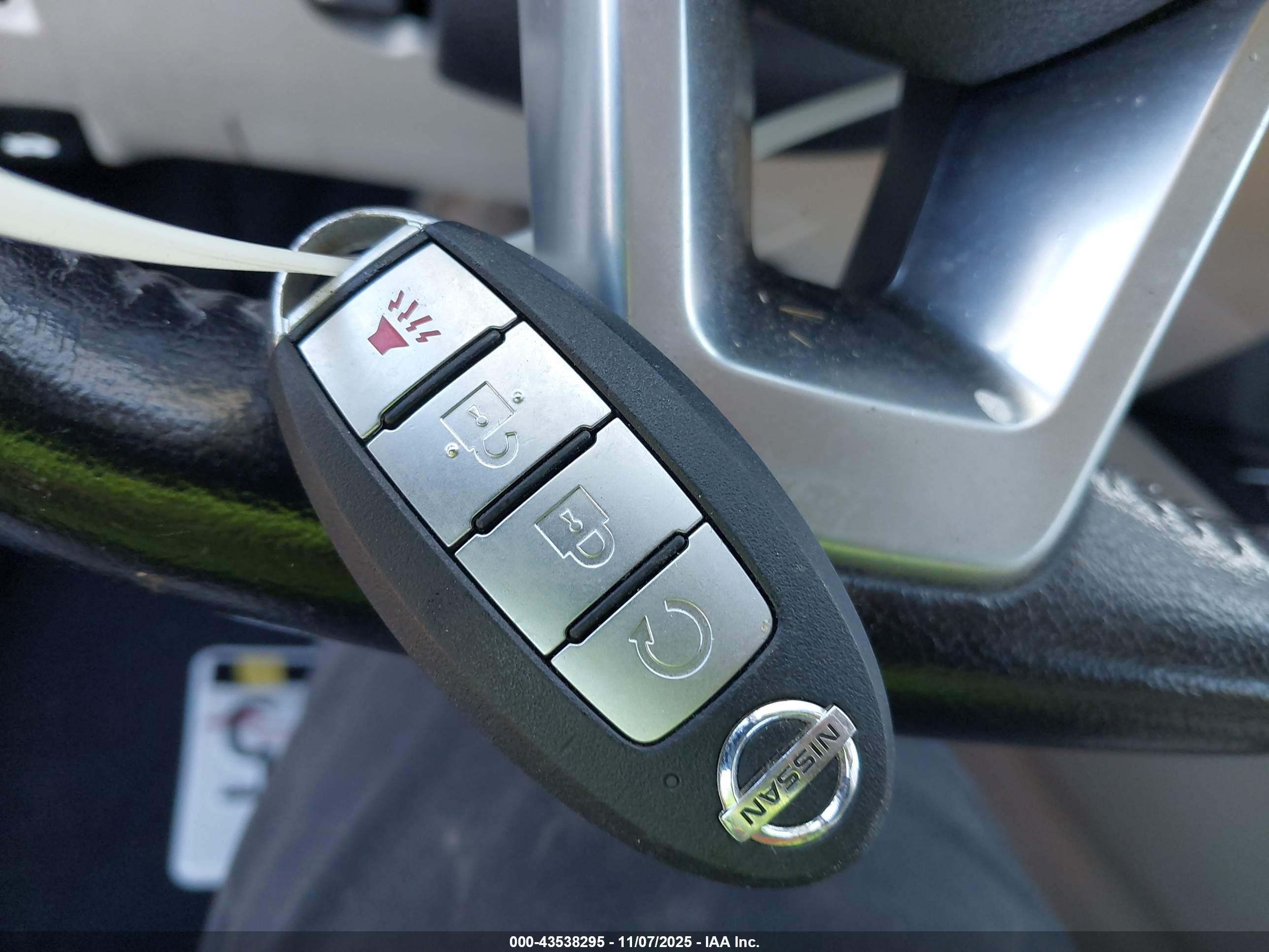 NISSAN ROGUE image 11