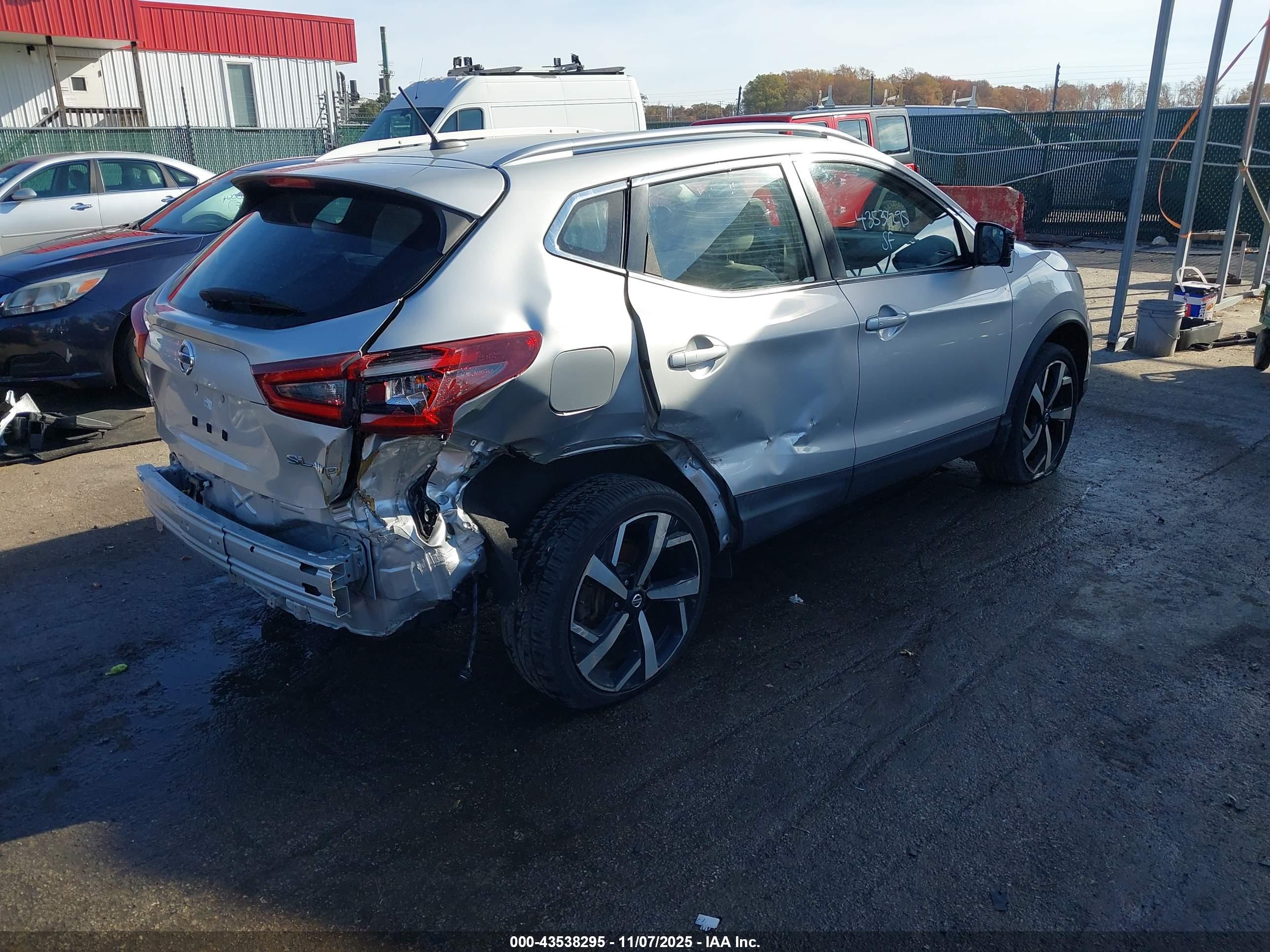 NISSAN ROGUE image 4