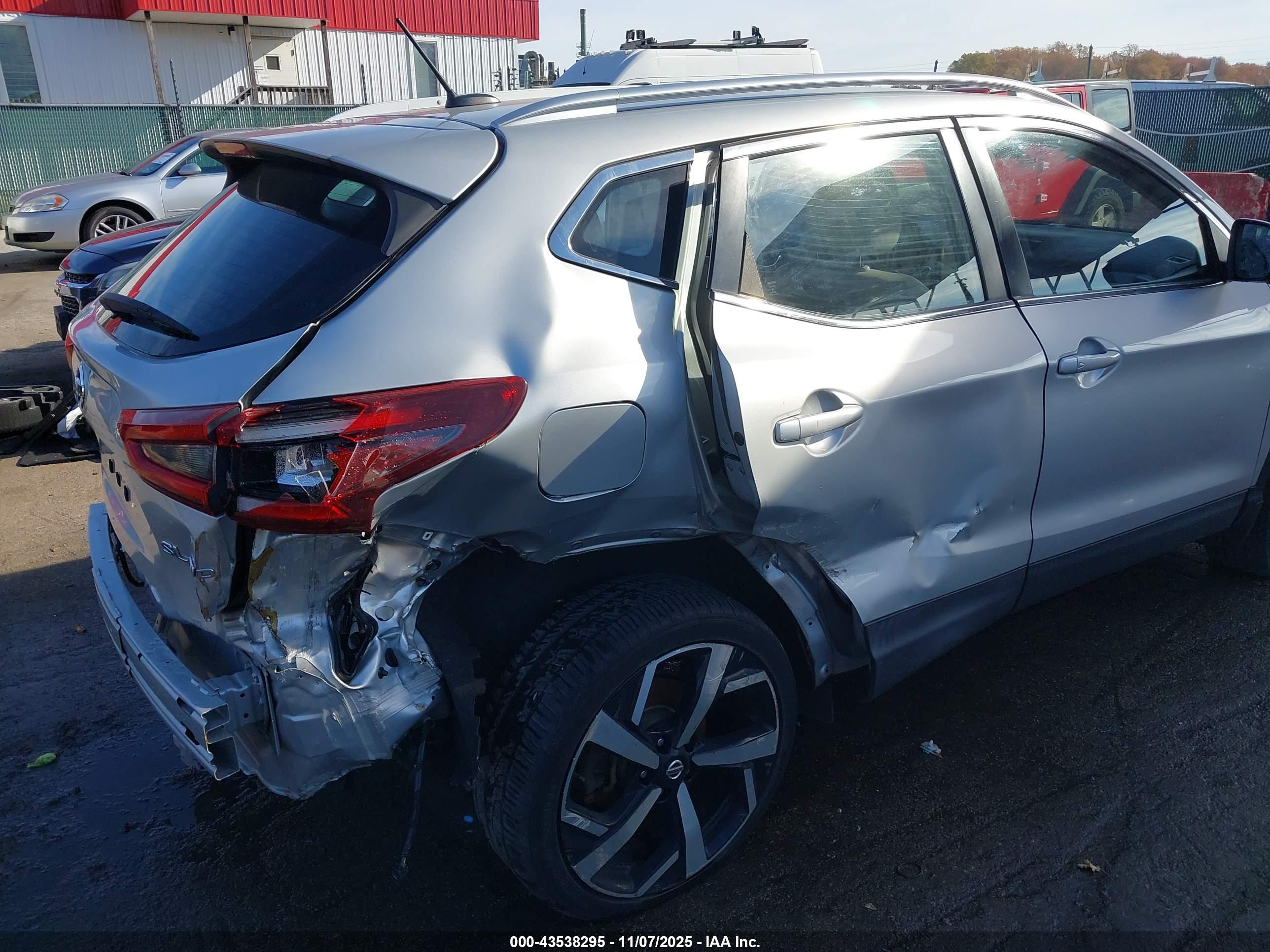 NISSAN ROGUE image 6
