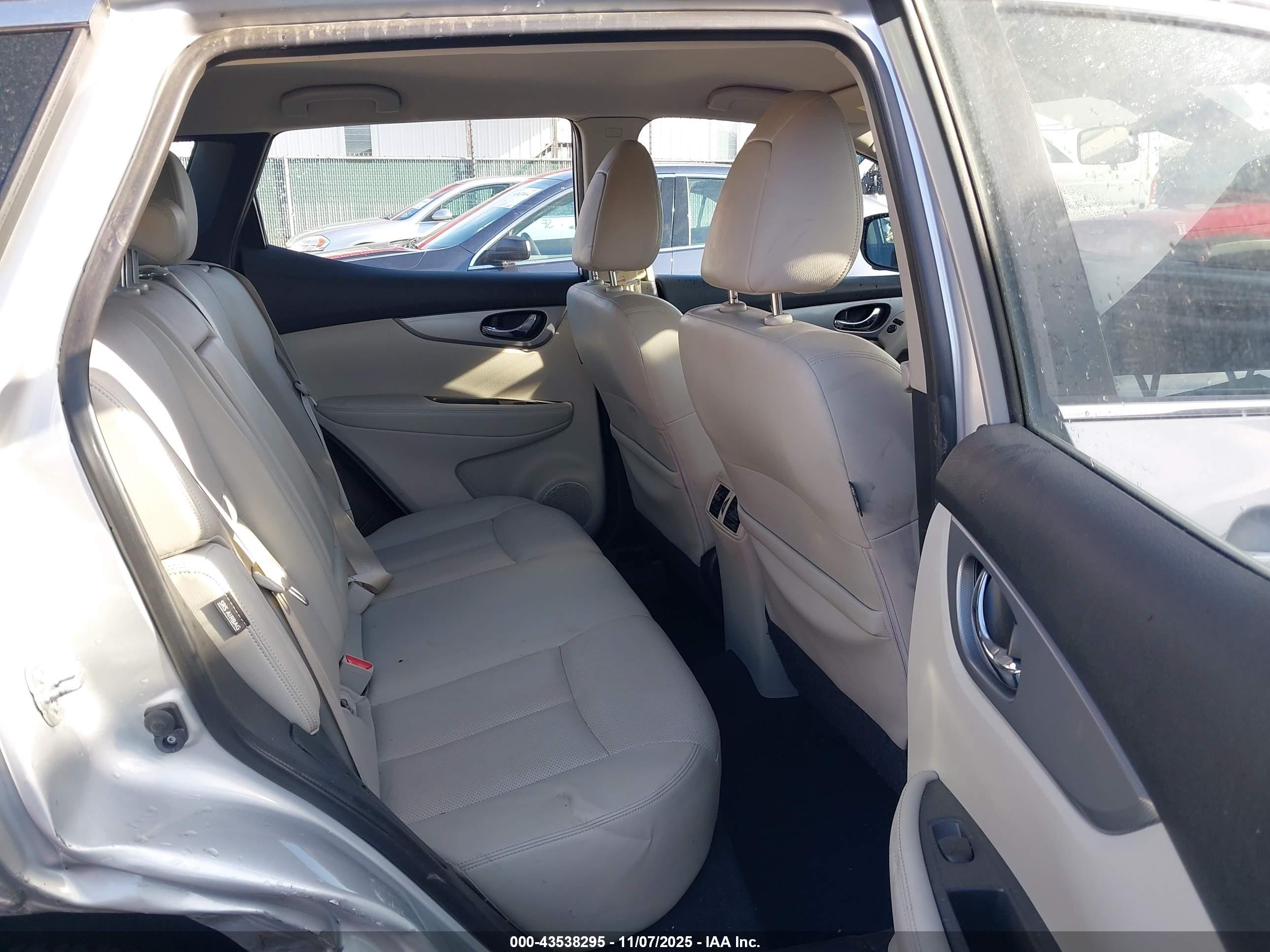 NISSAN ROGUE image 8