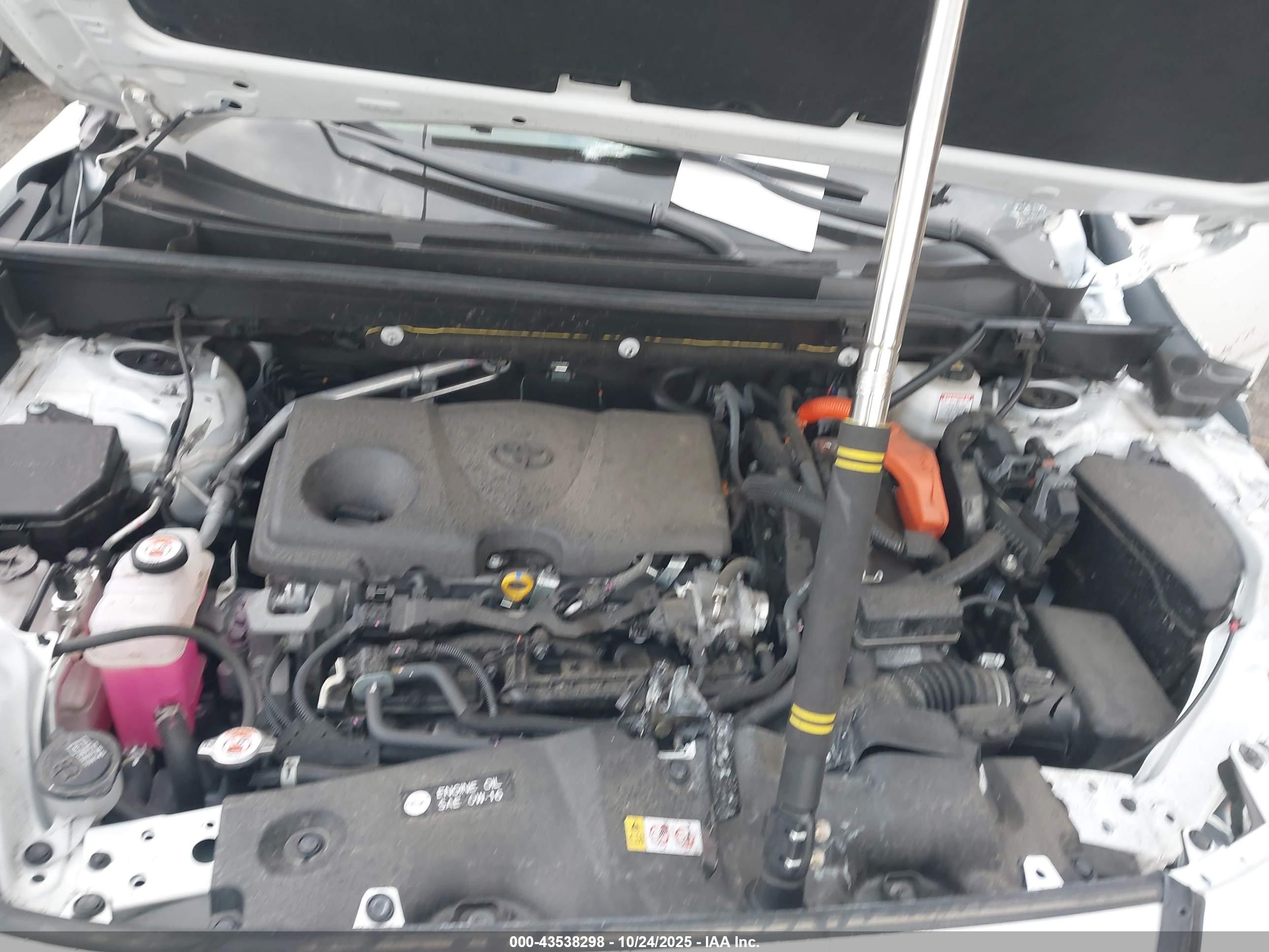 TOYOTA RAV4 image 10