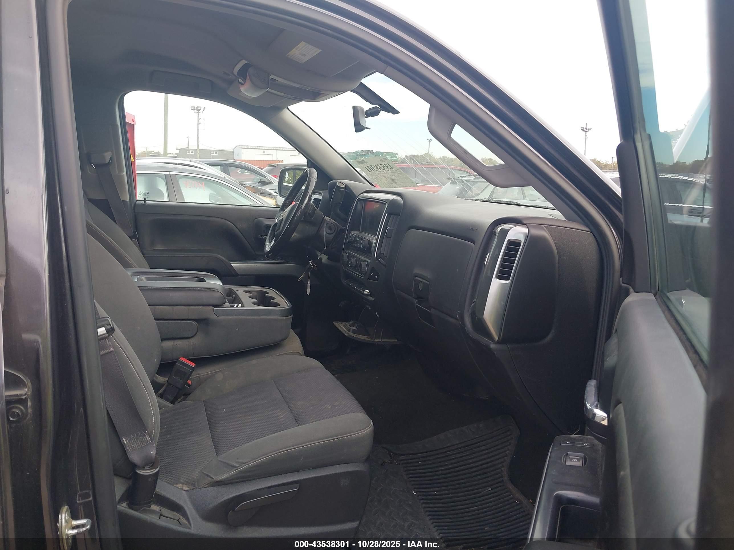 CHEVROLET SILVERADO image 5