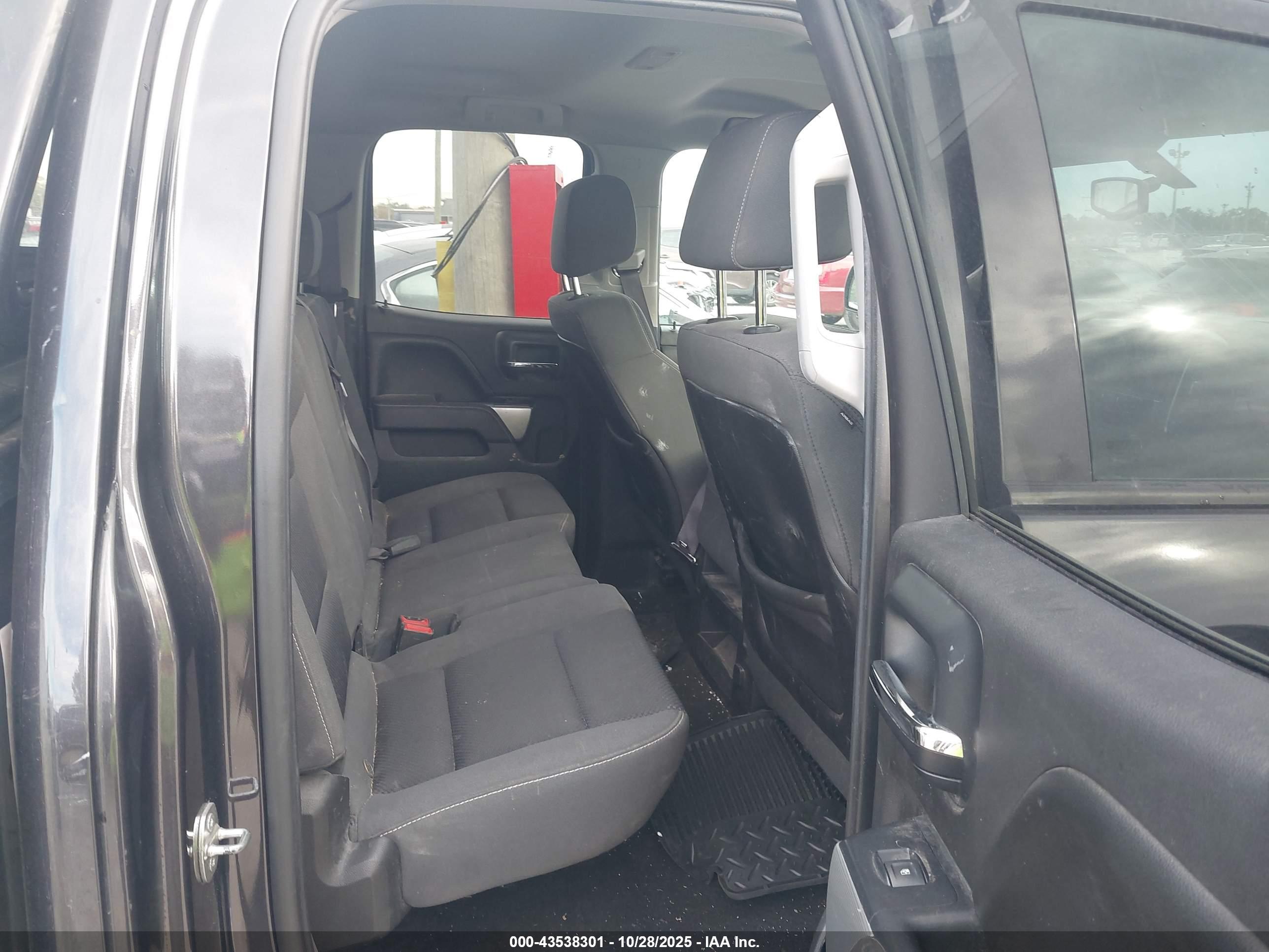 CHEVROLET SILVERADO image 8