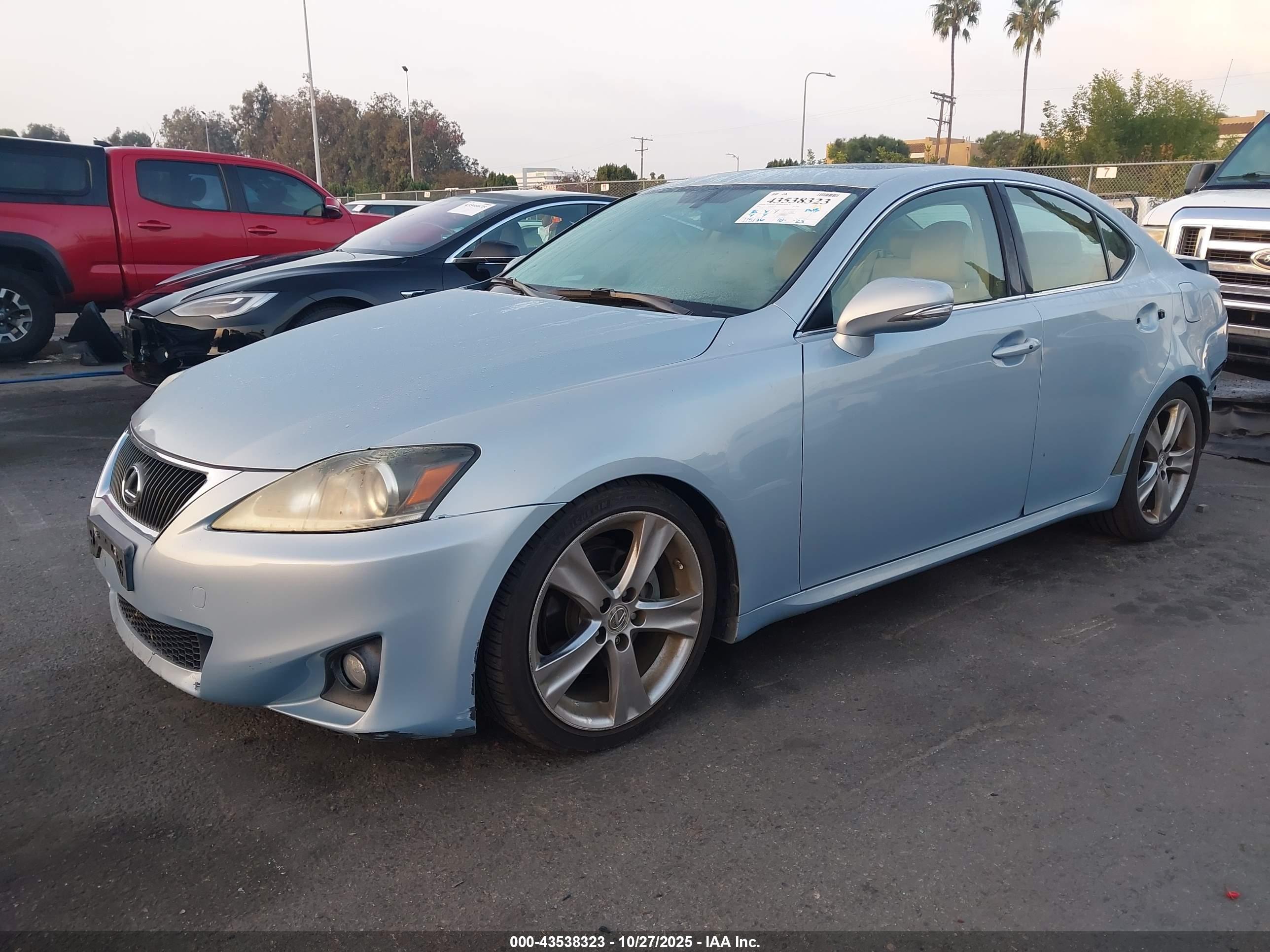 LEXUS IS image 2