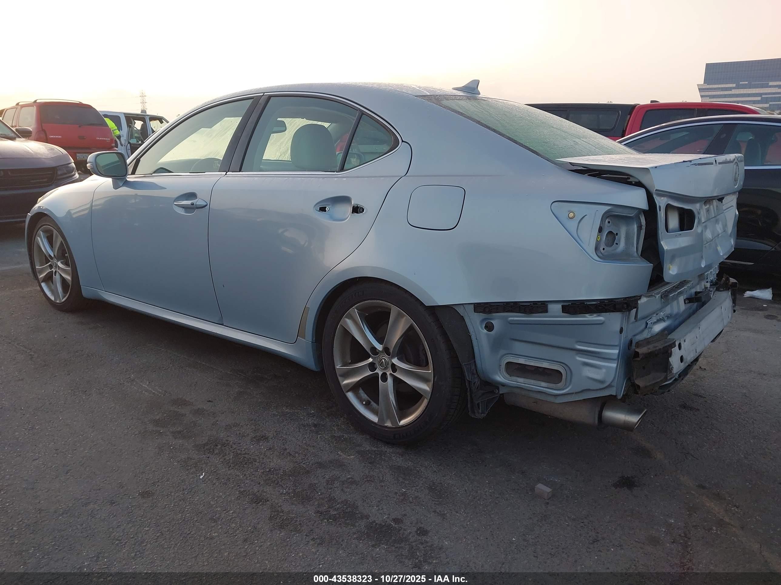 LEXUS IS image 3