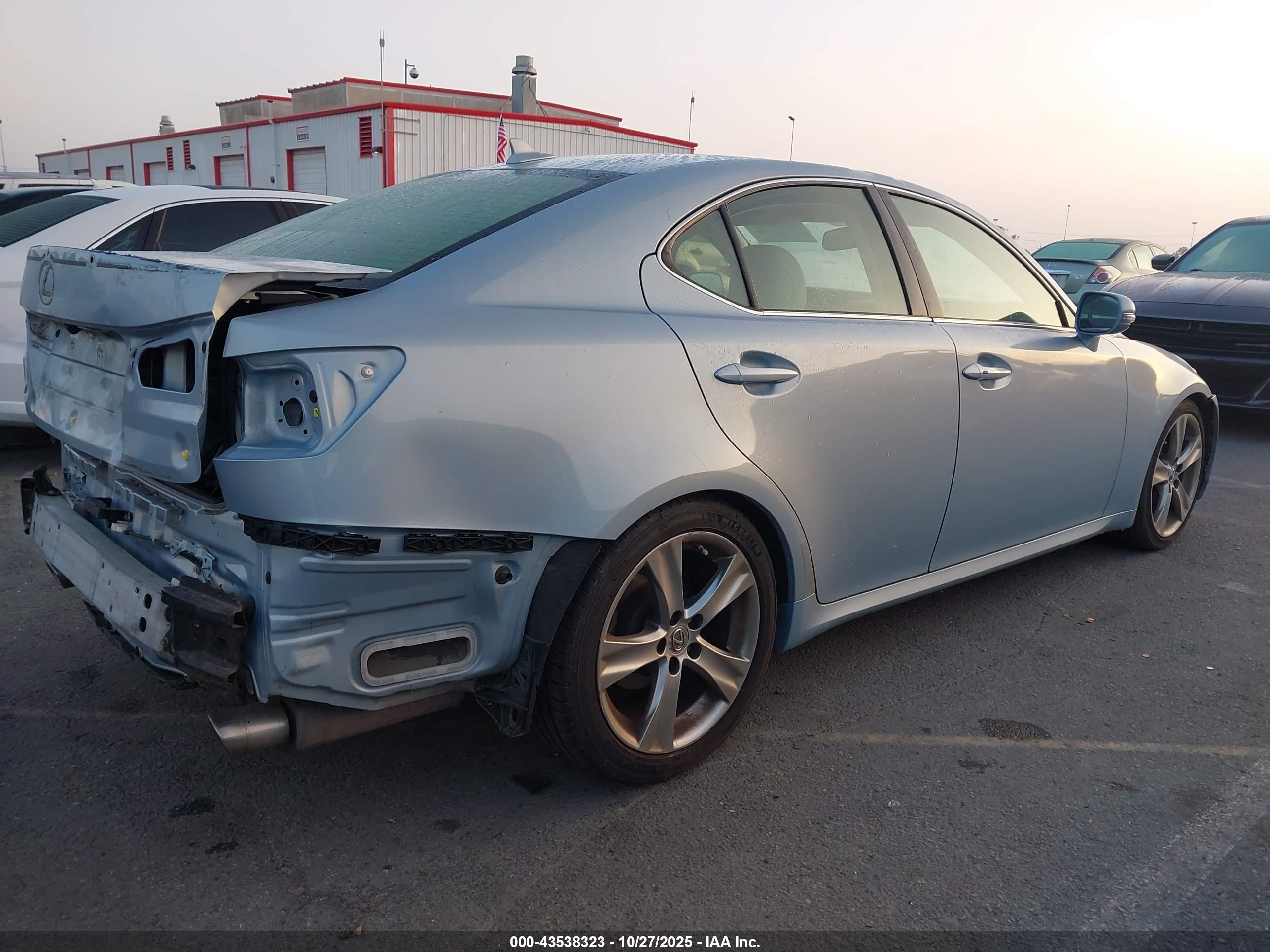 LEXUS IS image 4
