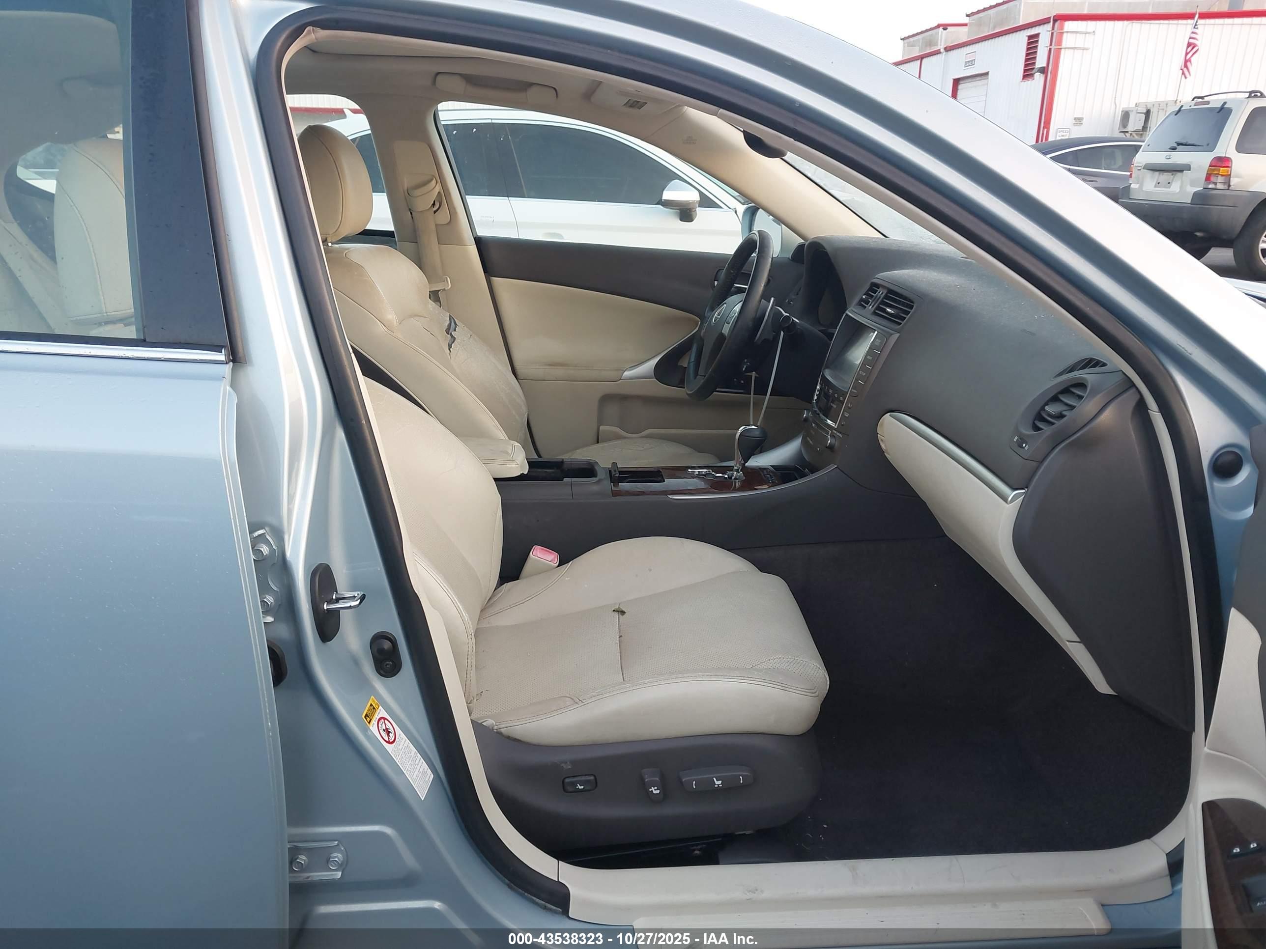 LEXUS IS image 5