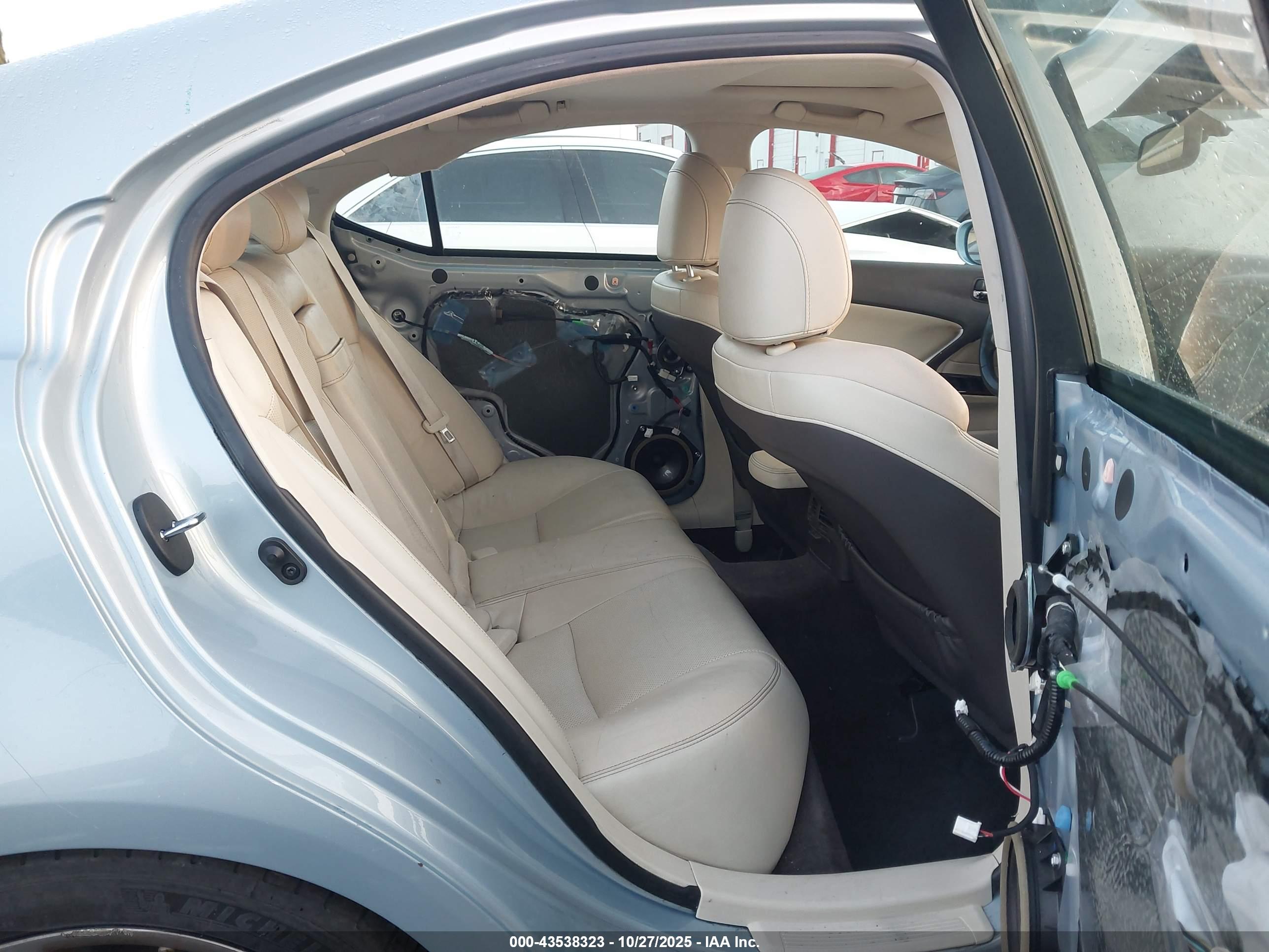 LEXUS IS image 8