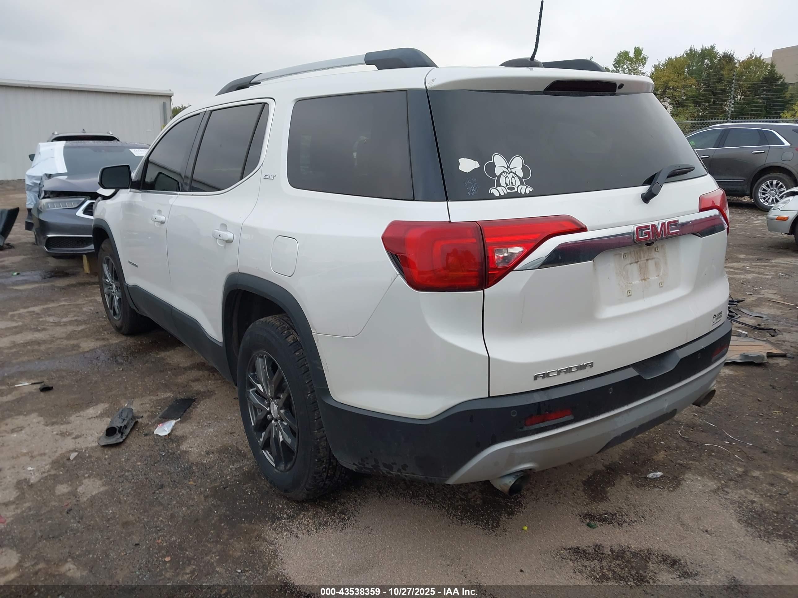 GMC ACADIA image 3