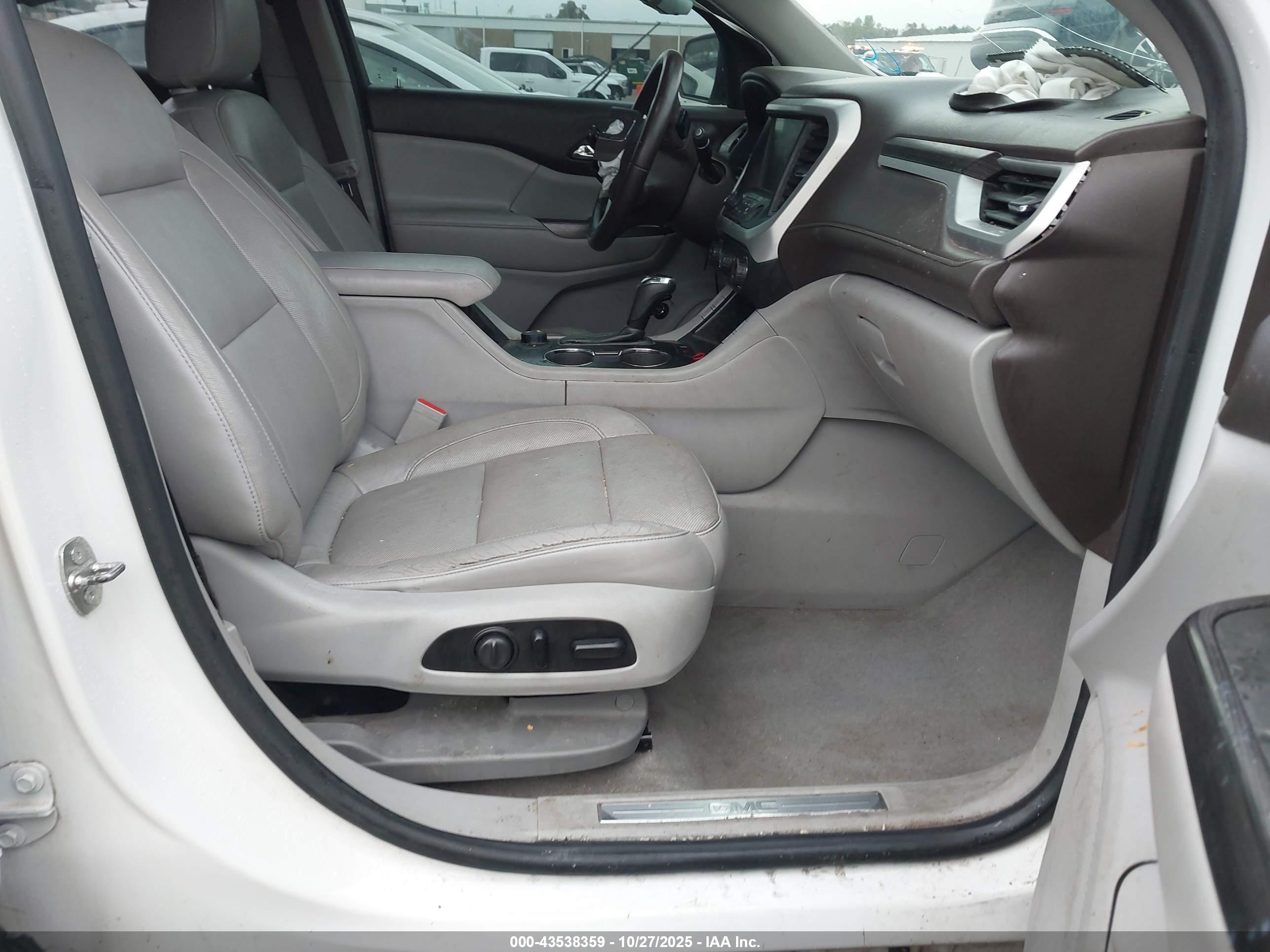 GMC ACADIA image 5