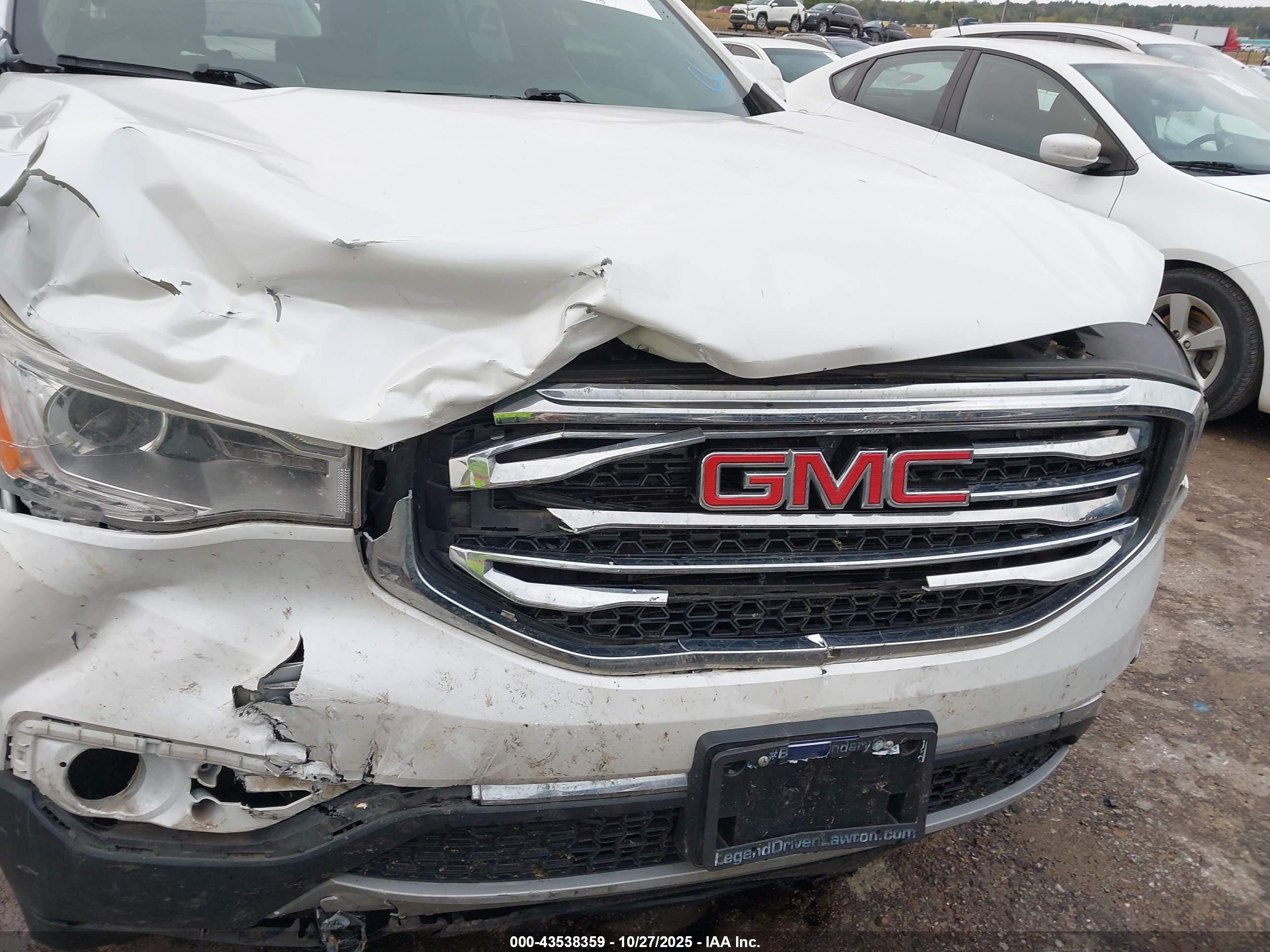 GMC ACADIA image 6
