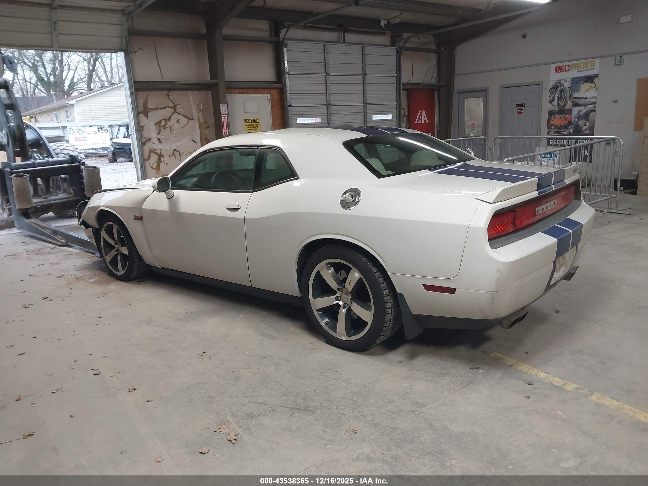 DODGE CHALLENGER image 3