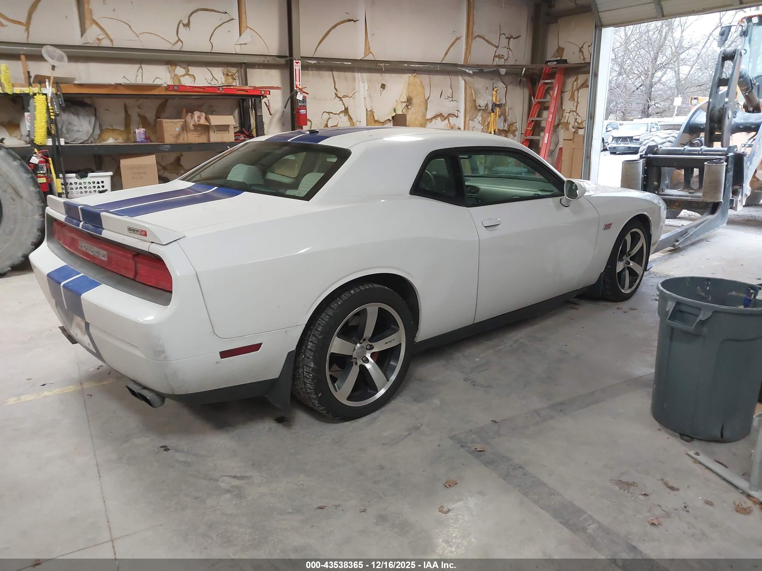 DODGE CHALLENGER image 4