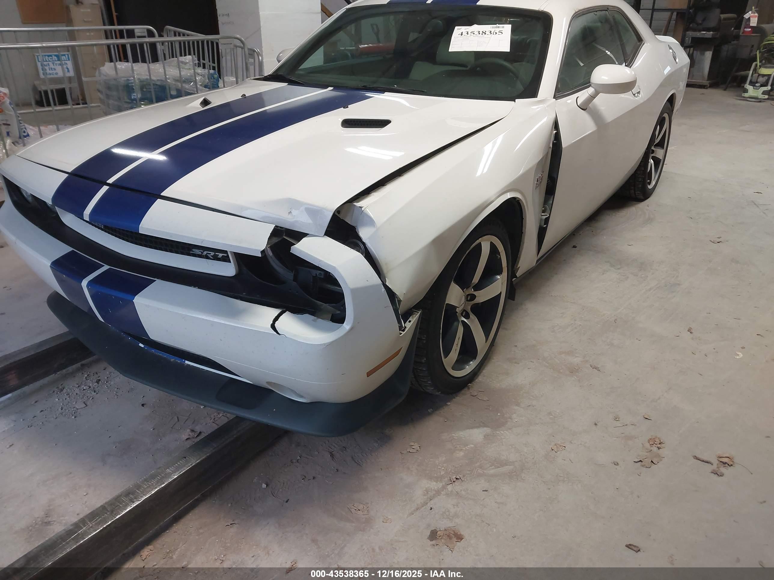 DODGE CHALLENGER image 6