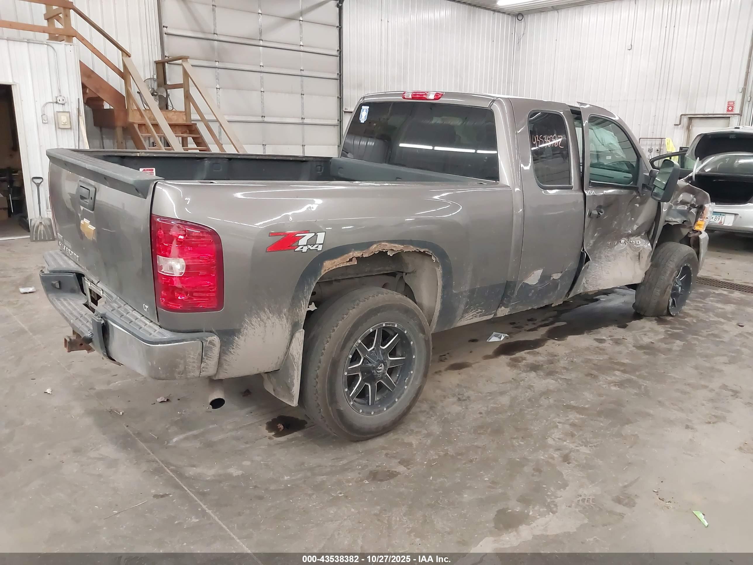 CHEVROLET SILVERADO image 4