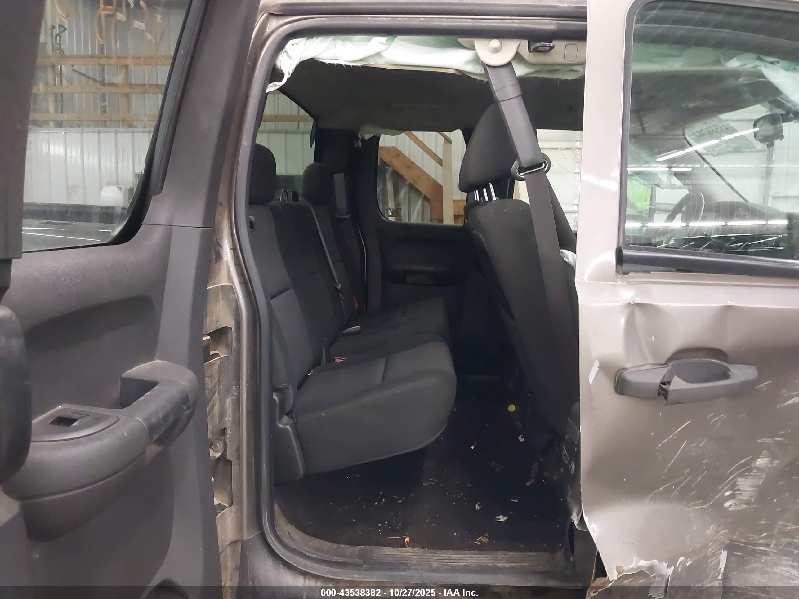 CHEVROLET SILVERADO image 8