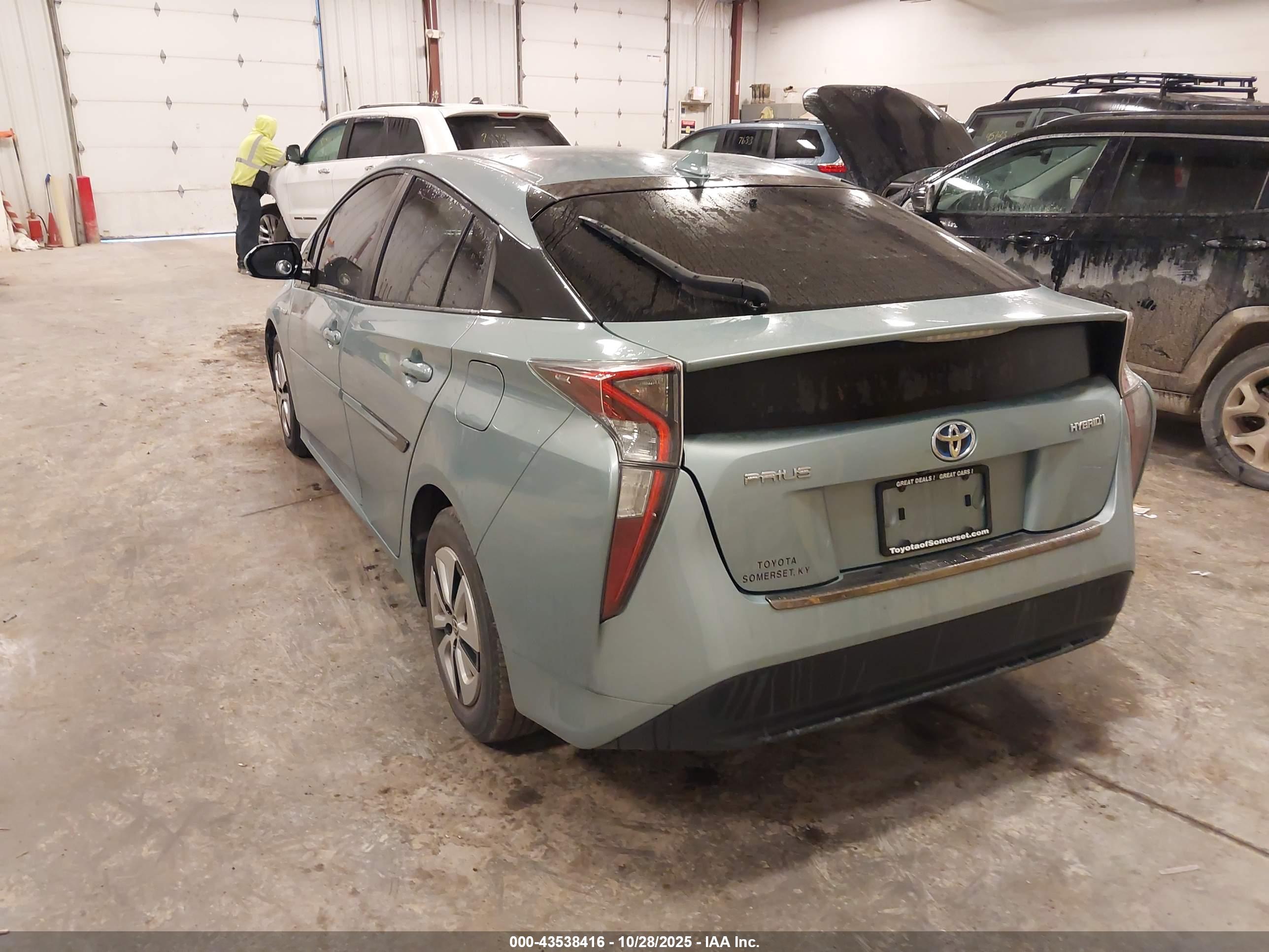 TOYOTA PRIUS image 3