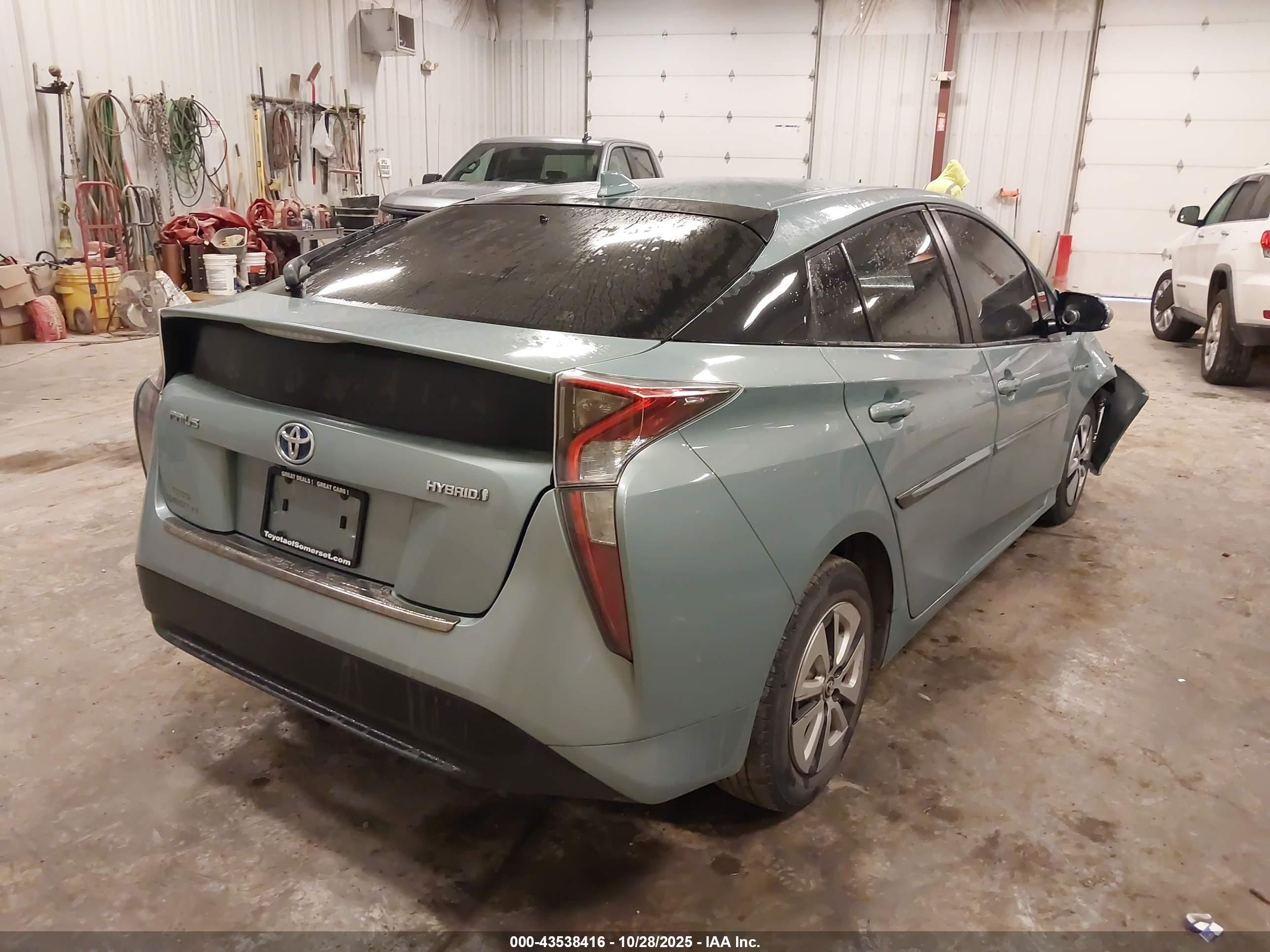 TOYOTA PRIUS image 4