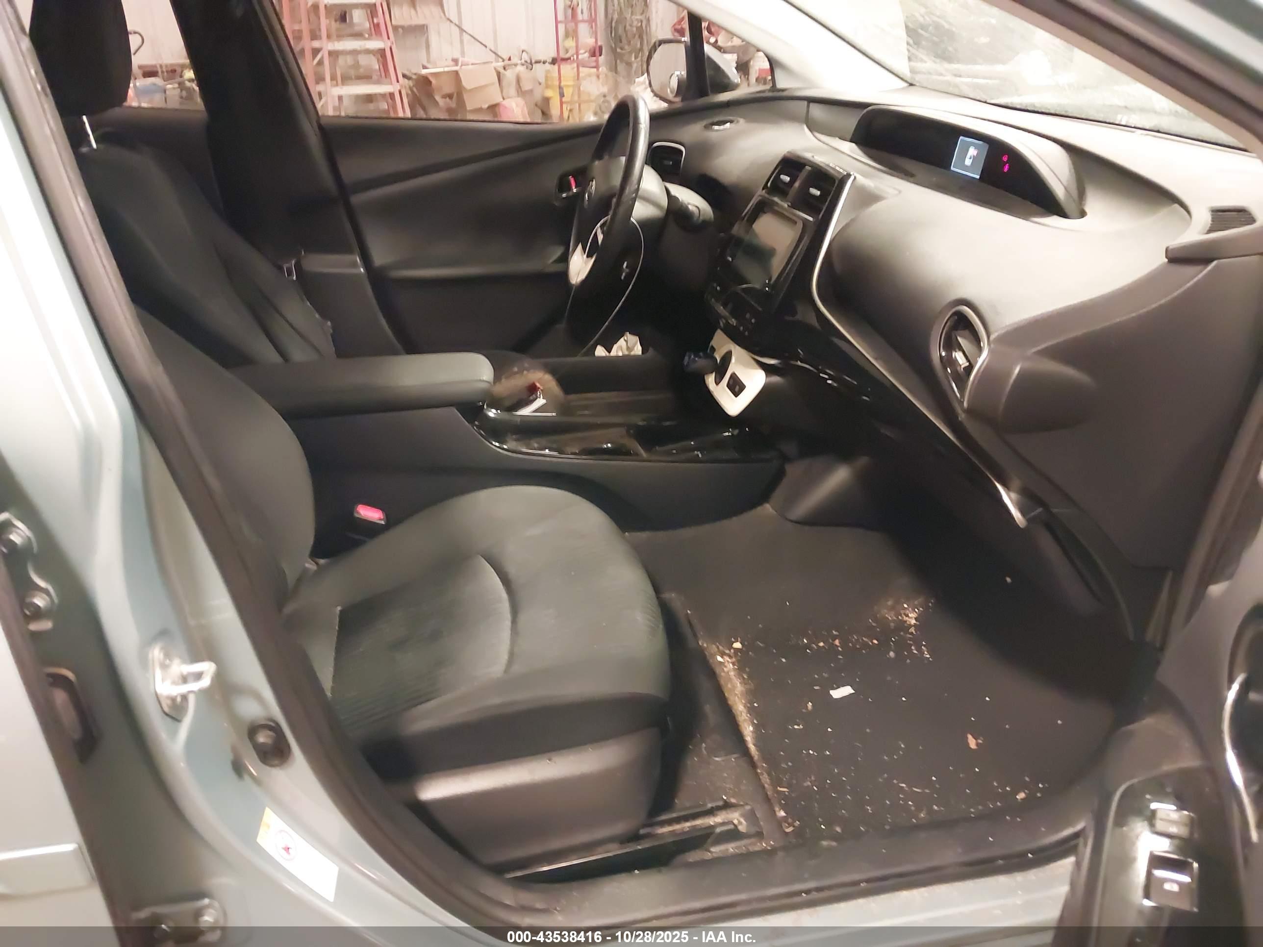 TOYOTA PRIUS image 5