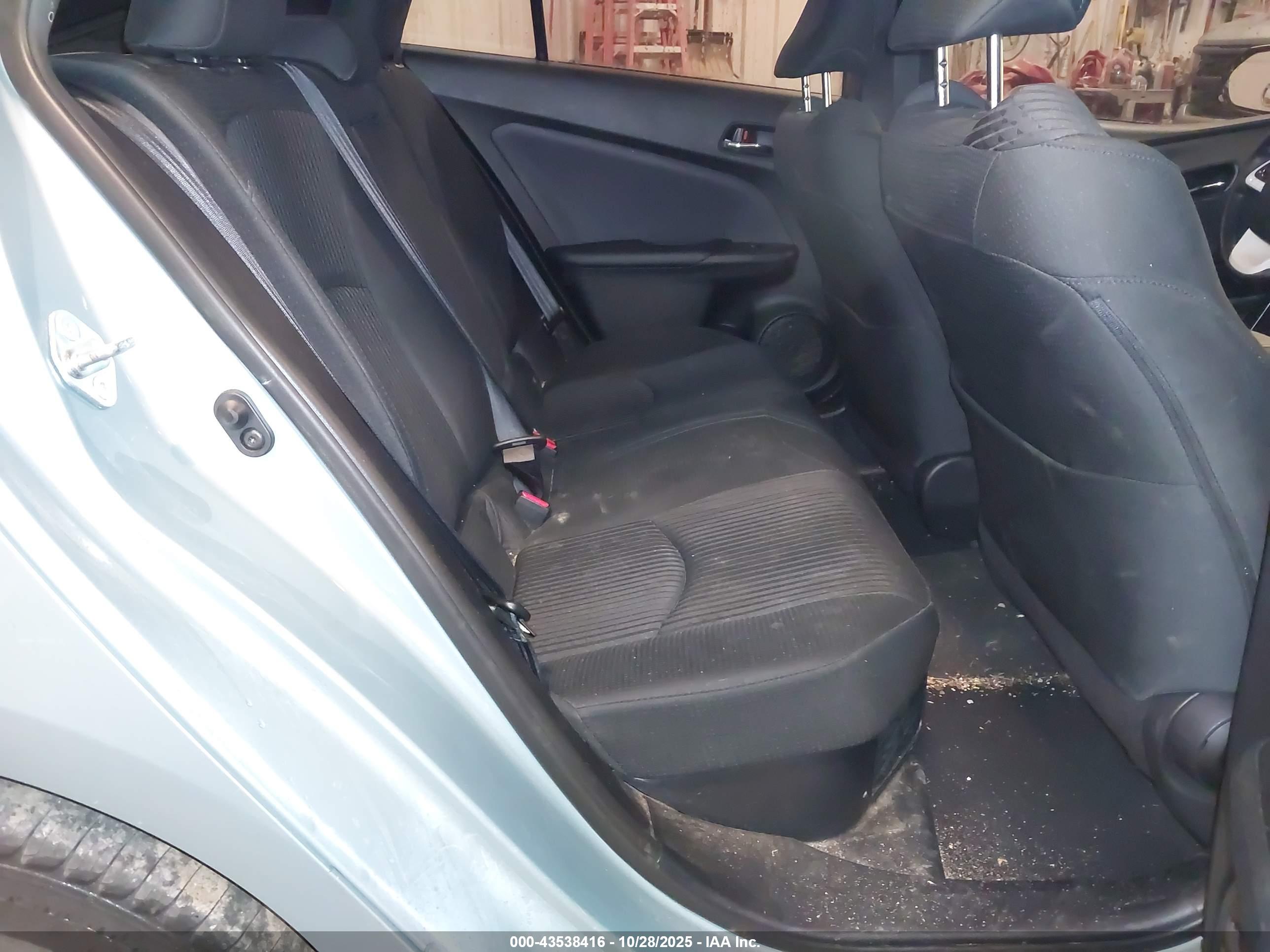 TOYOTA PRIUS image 8