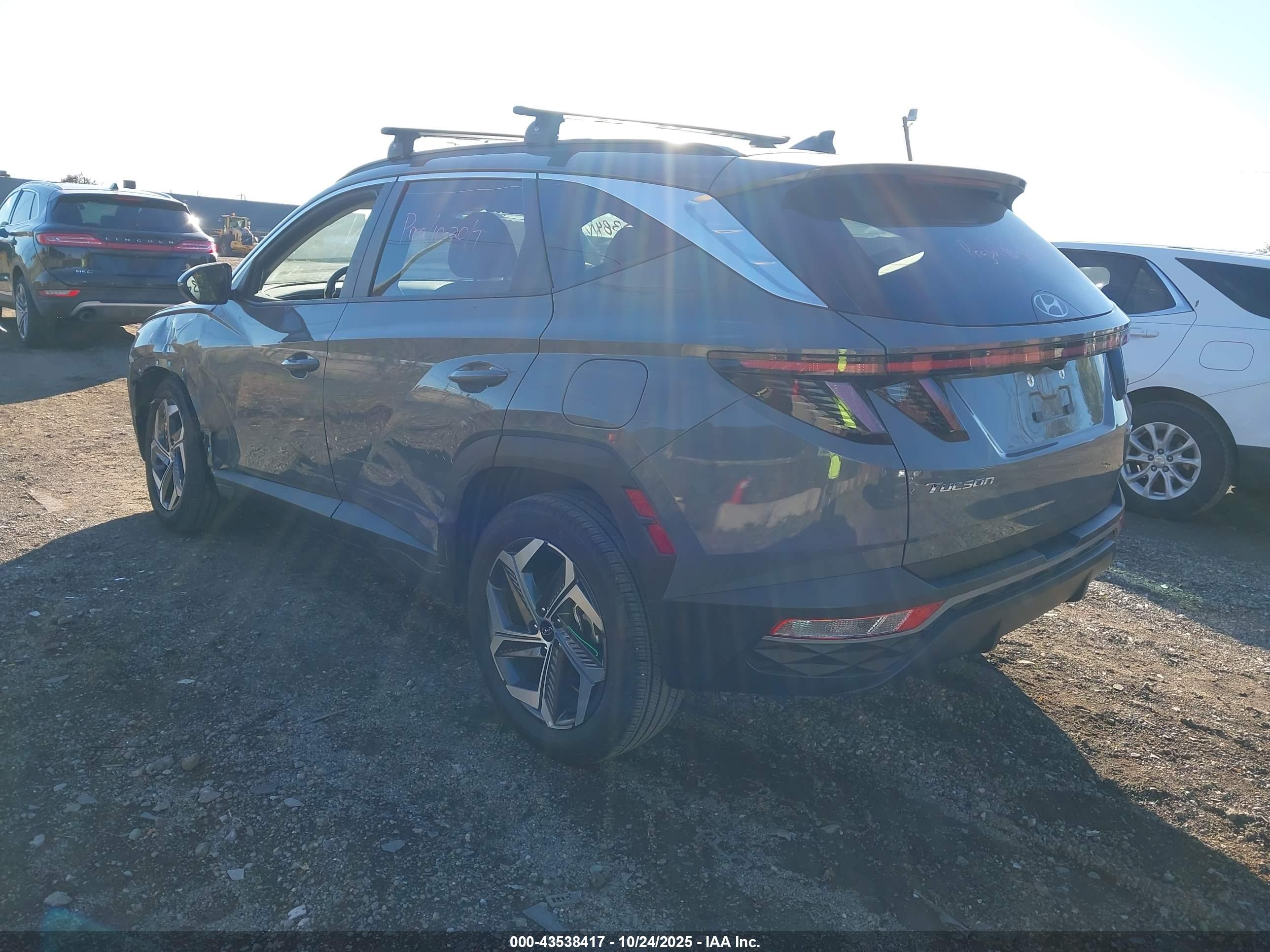 HYUNDAI TUCSON image 3