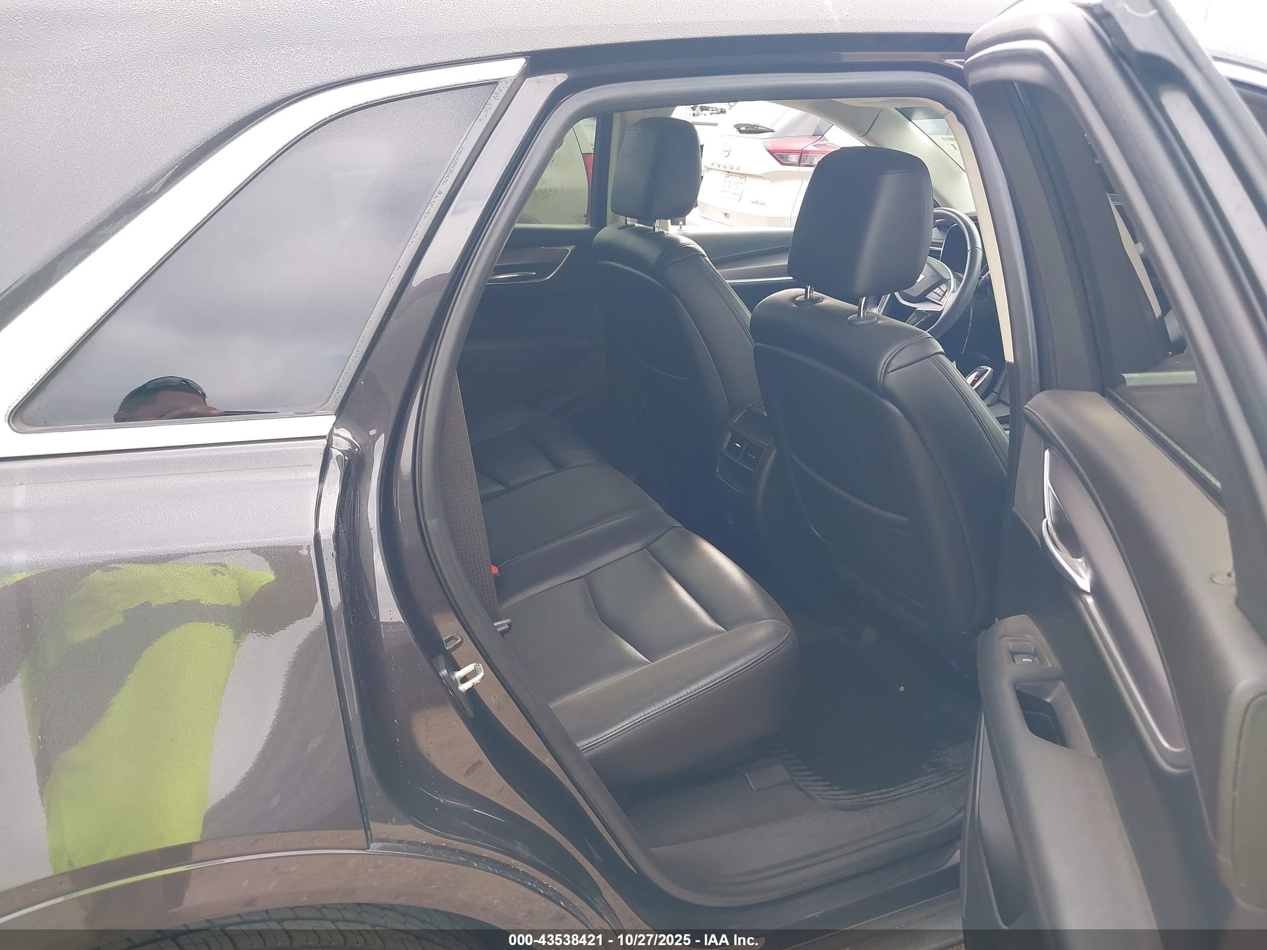 CADILLAC XT5 image 8