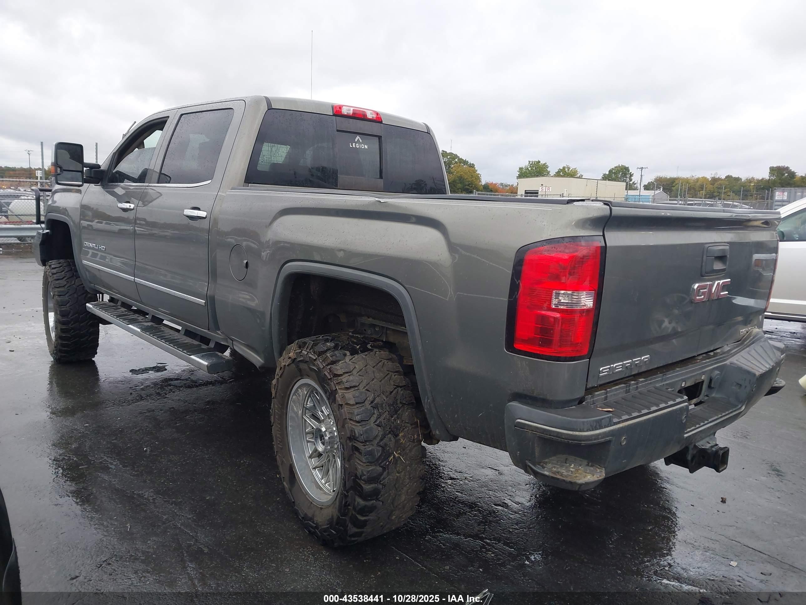 GMC SIERRA image 3