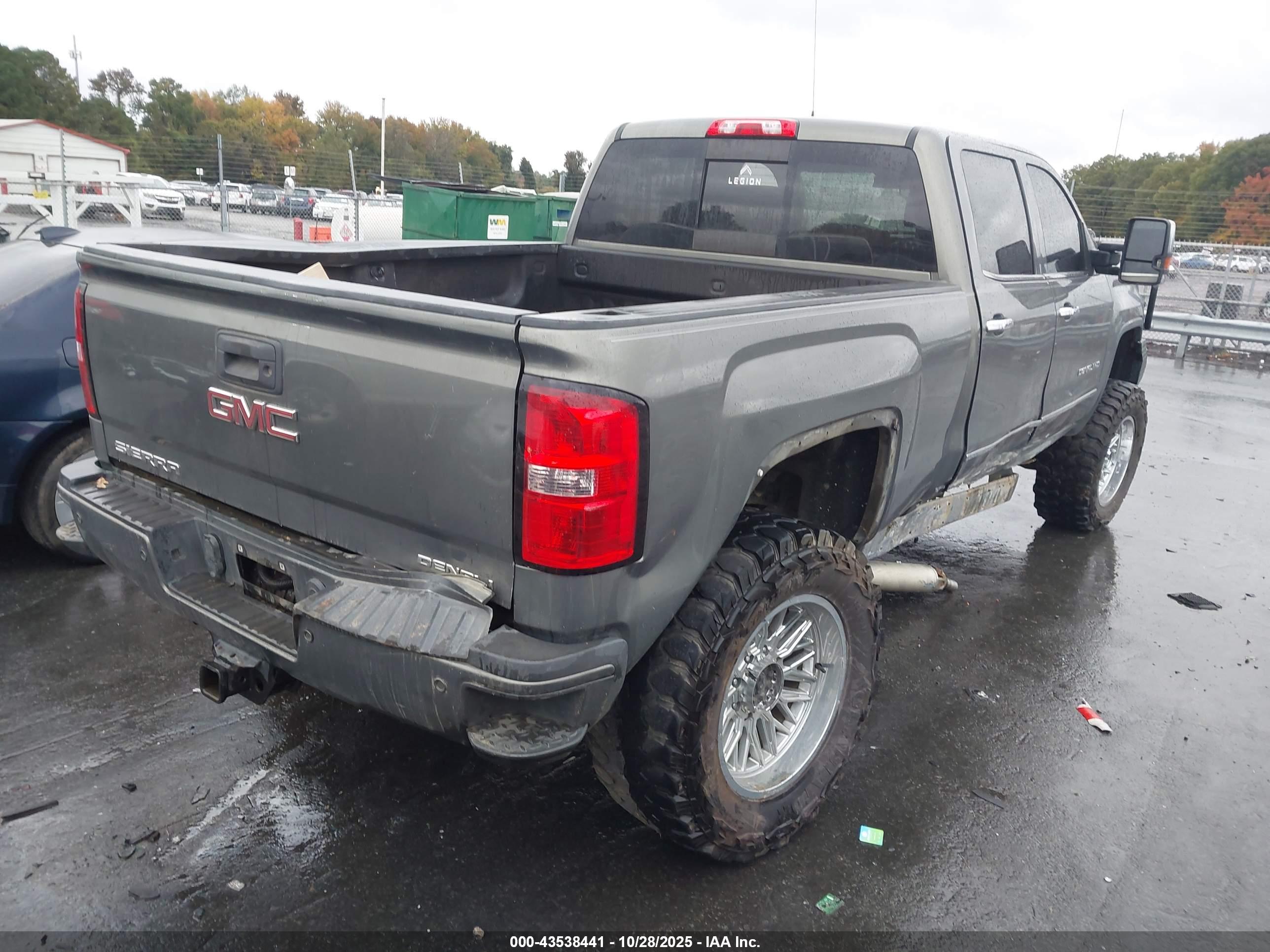 GMC SIERRA image 4