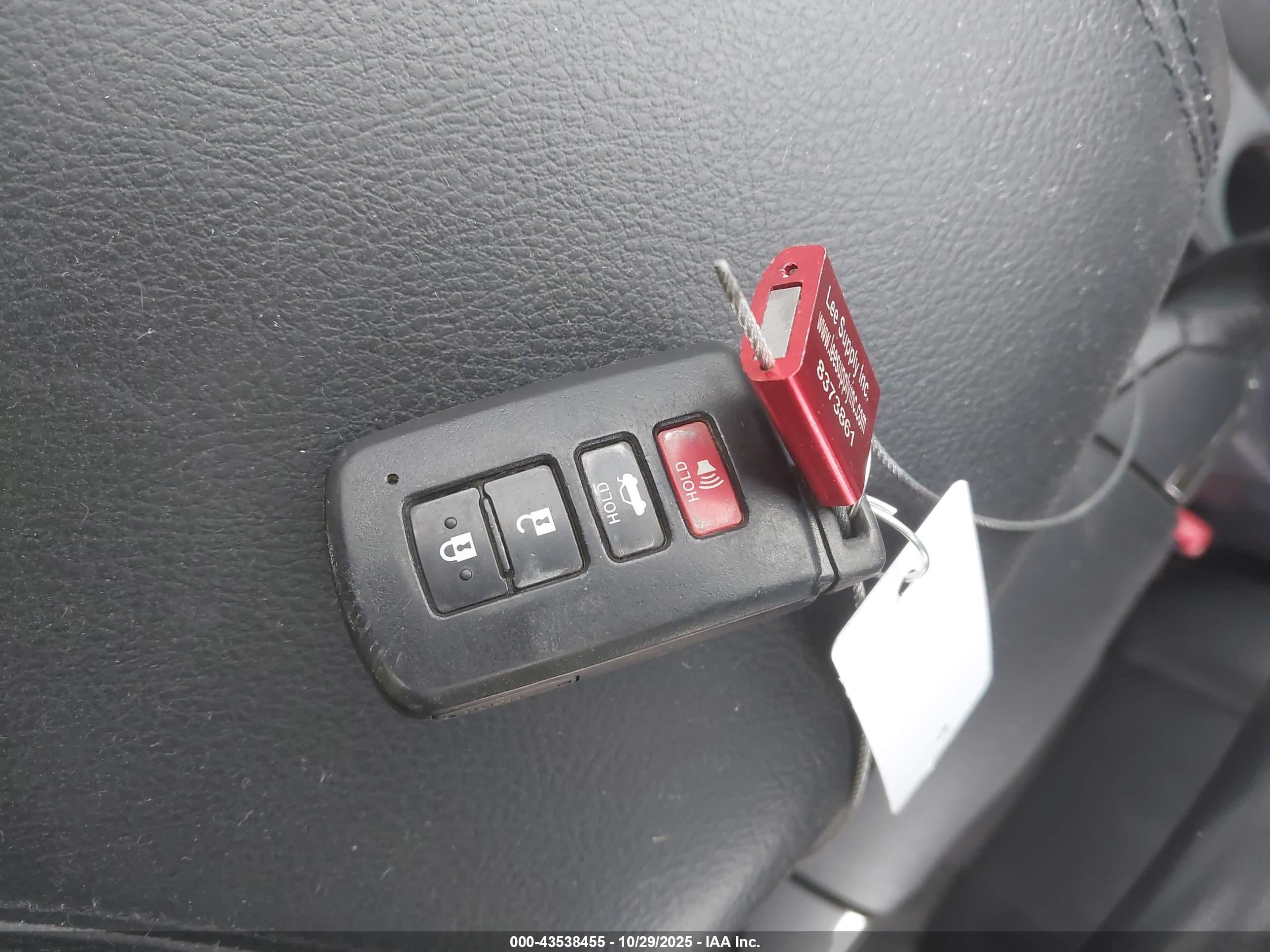 TOYOTA AVALON image 11
