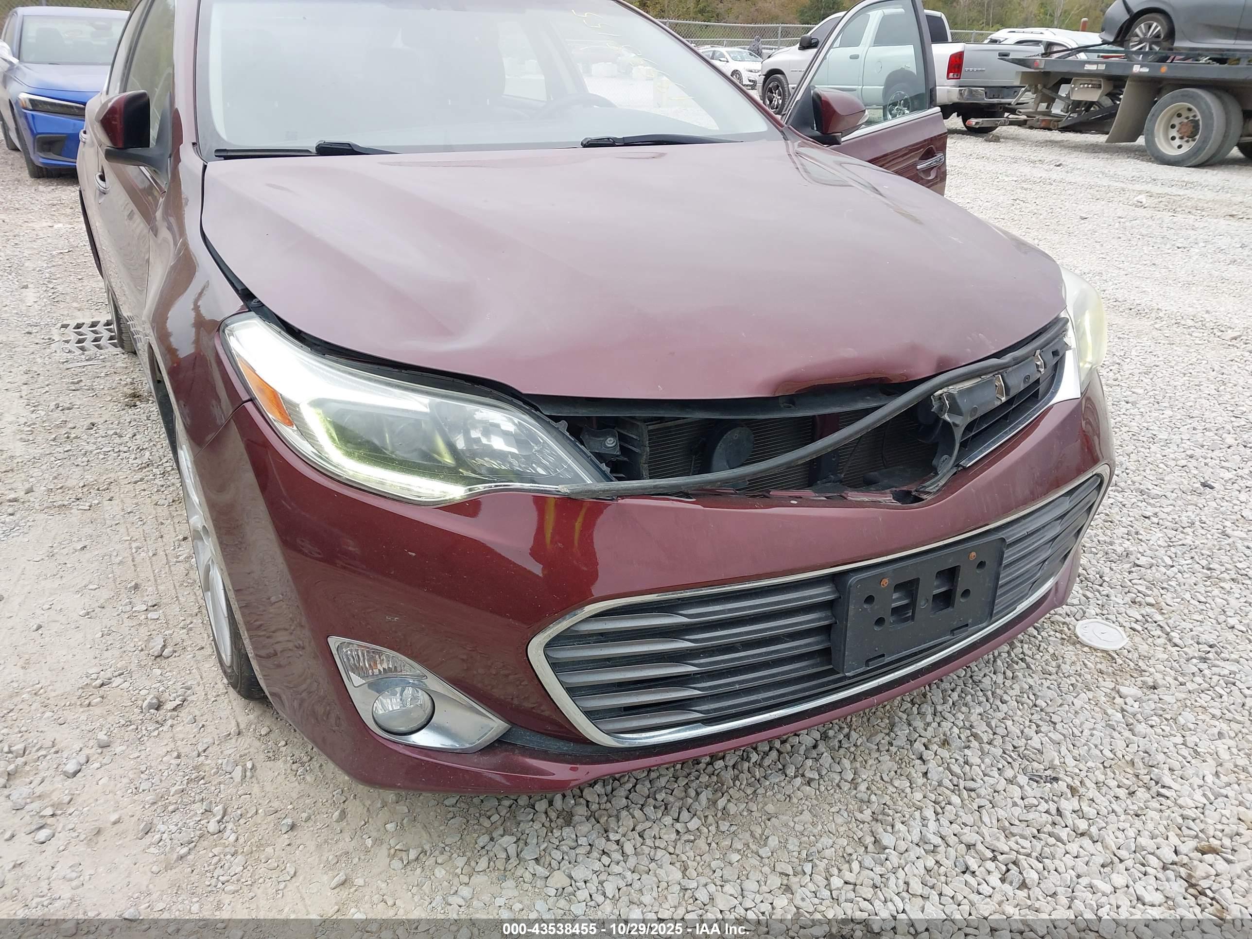 TOYOTA AVALON image 6