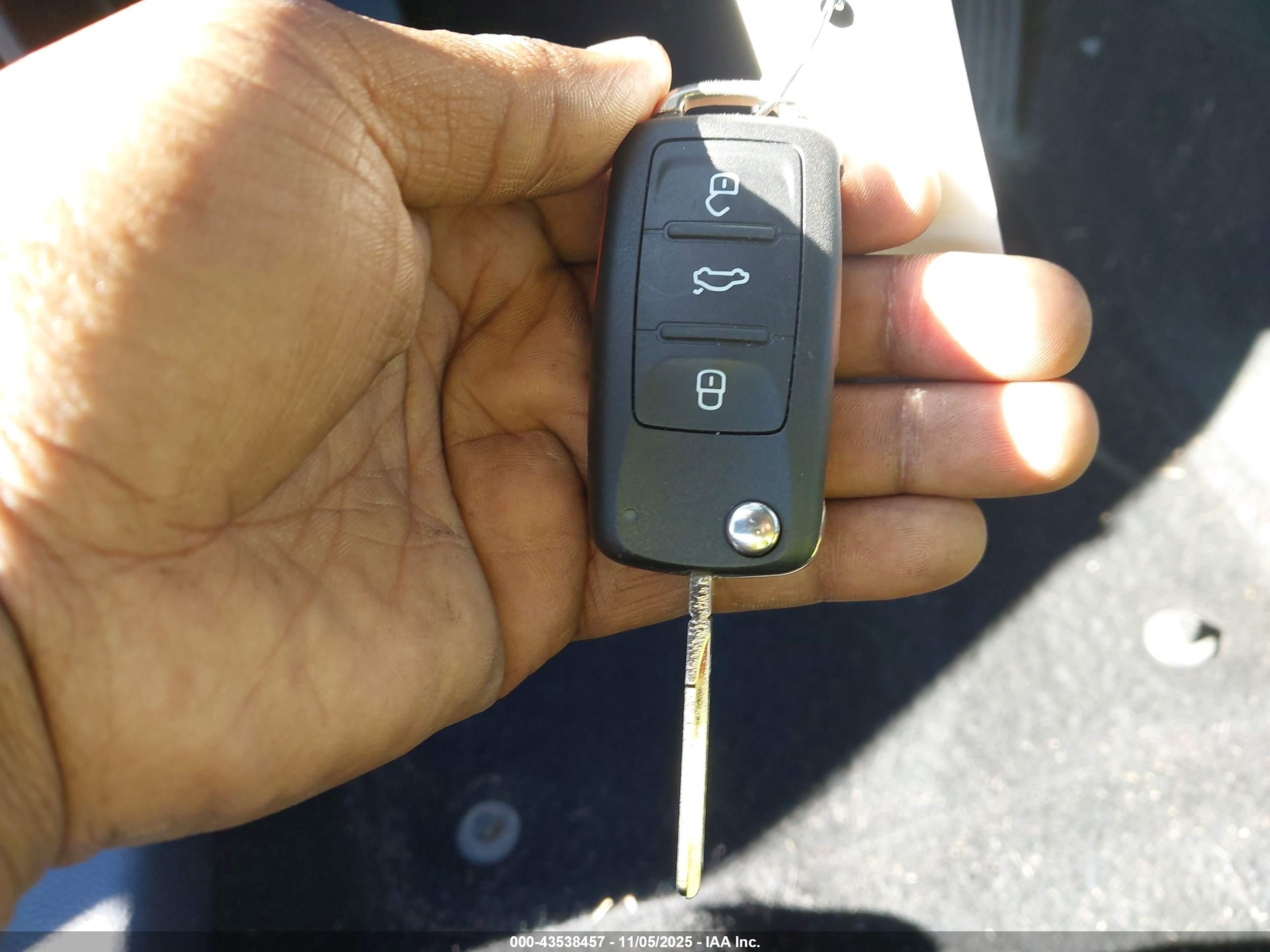 VOLKSWAGEN JETTA image 11