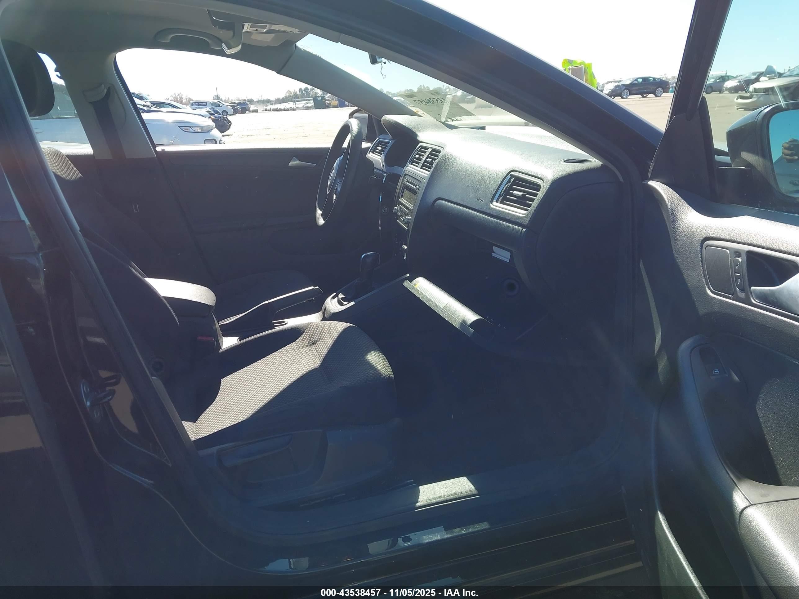 VOLKSWAGEN JETTA image 5
