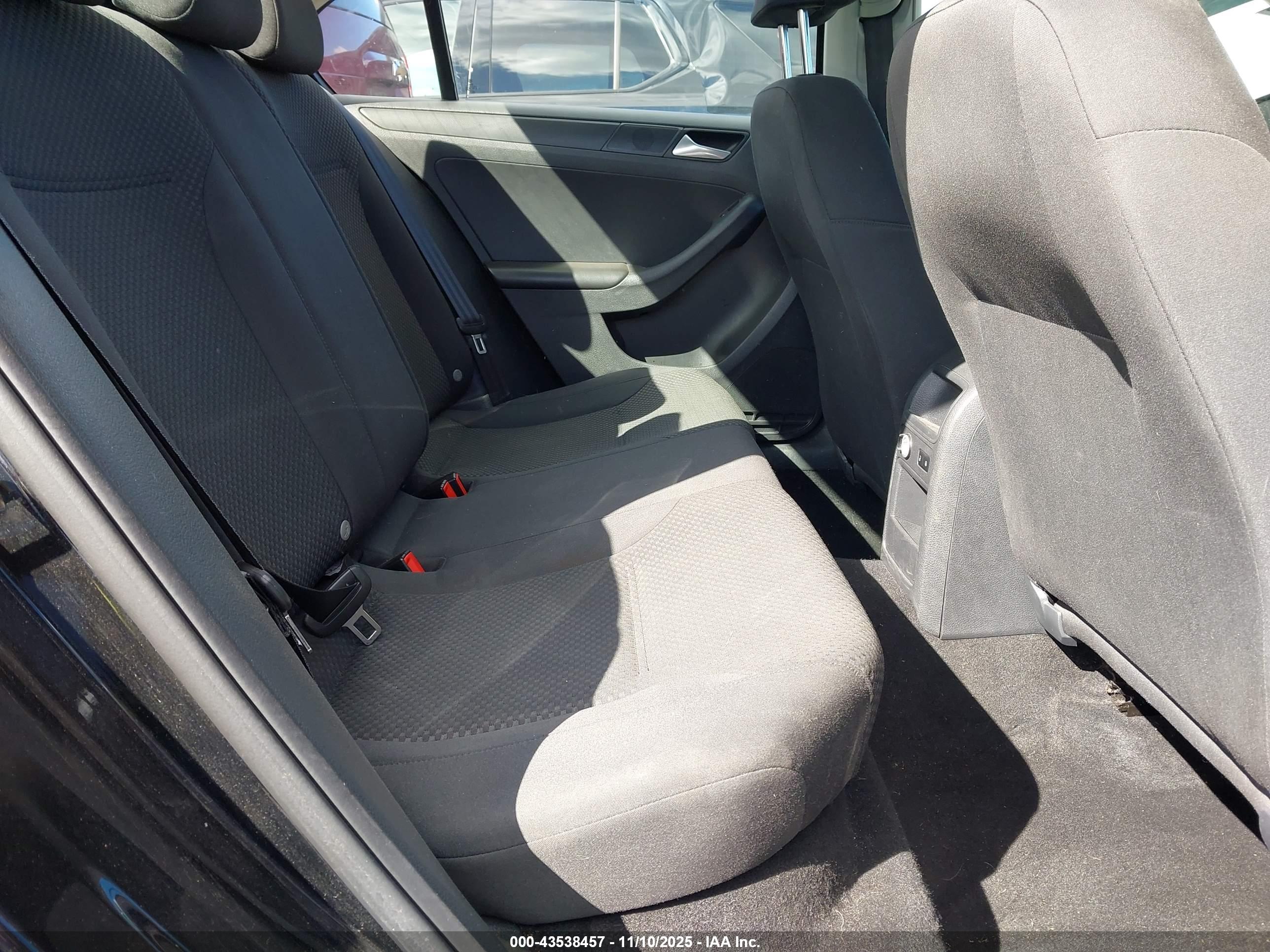 VOLKSWAGEN JETTA image 8
