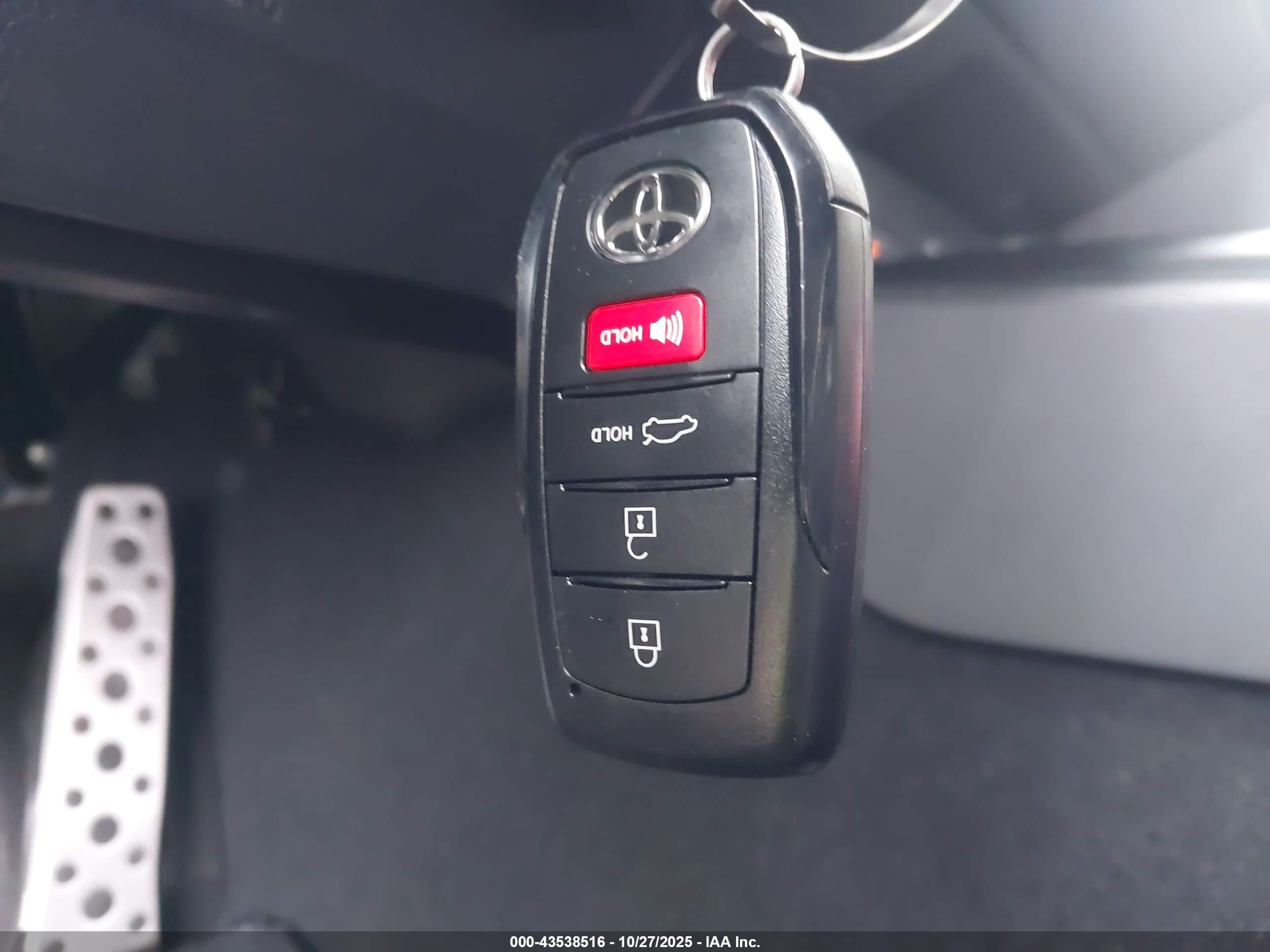 TOYOTA CAMRY image 11