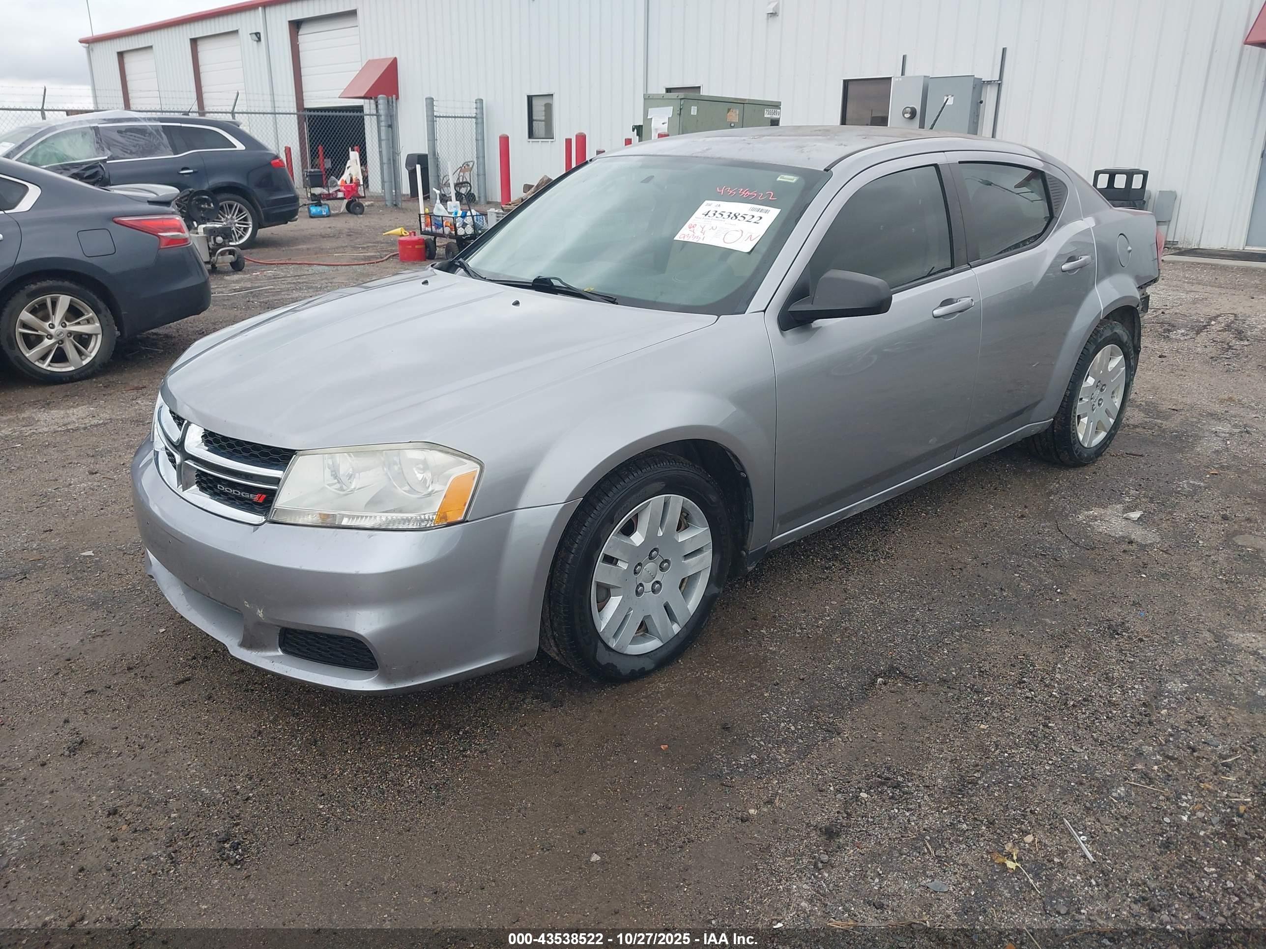 DODGE AVENGER image 2