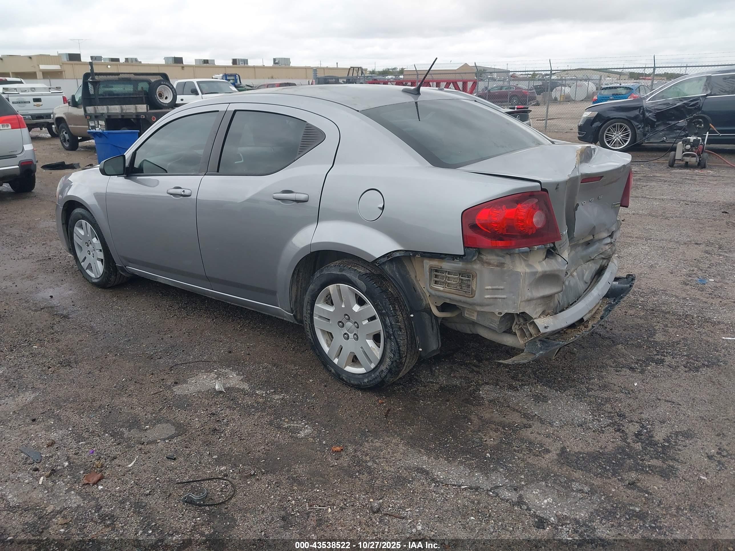 DODGE AVENGER image 3