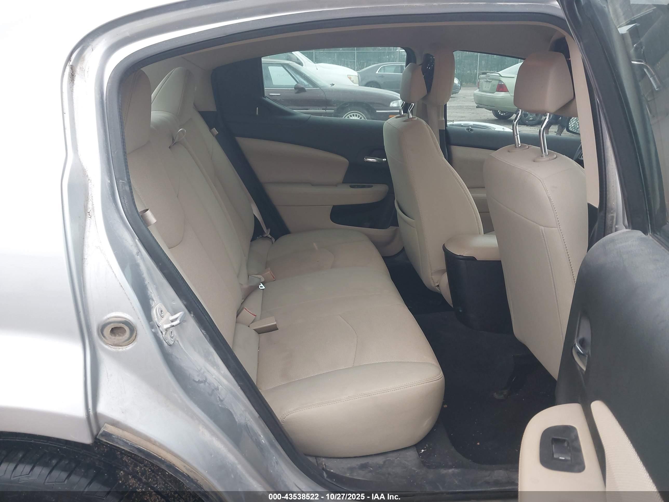 DODGE AVENGER image 8