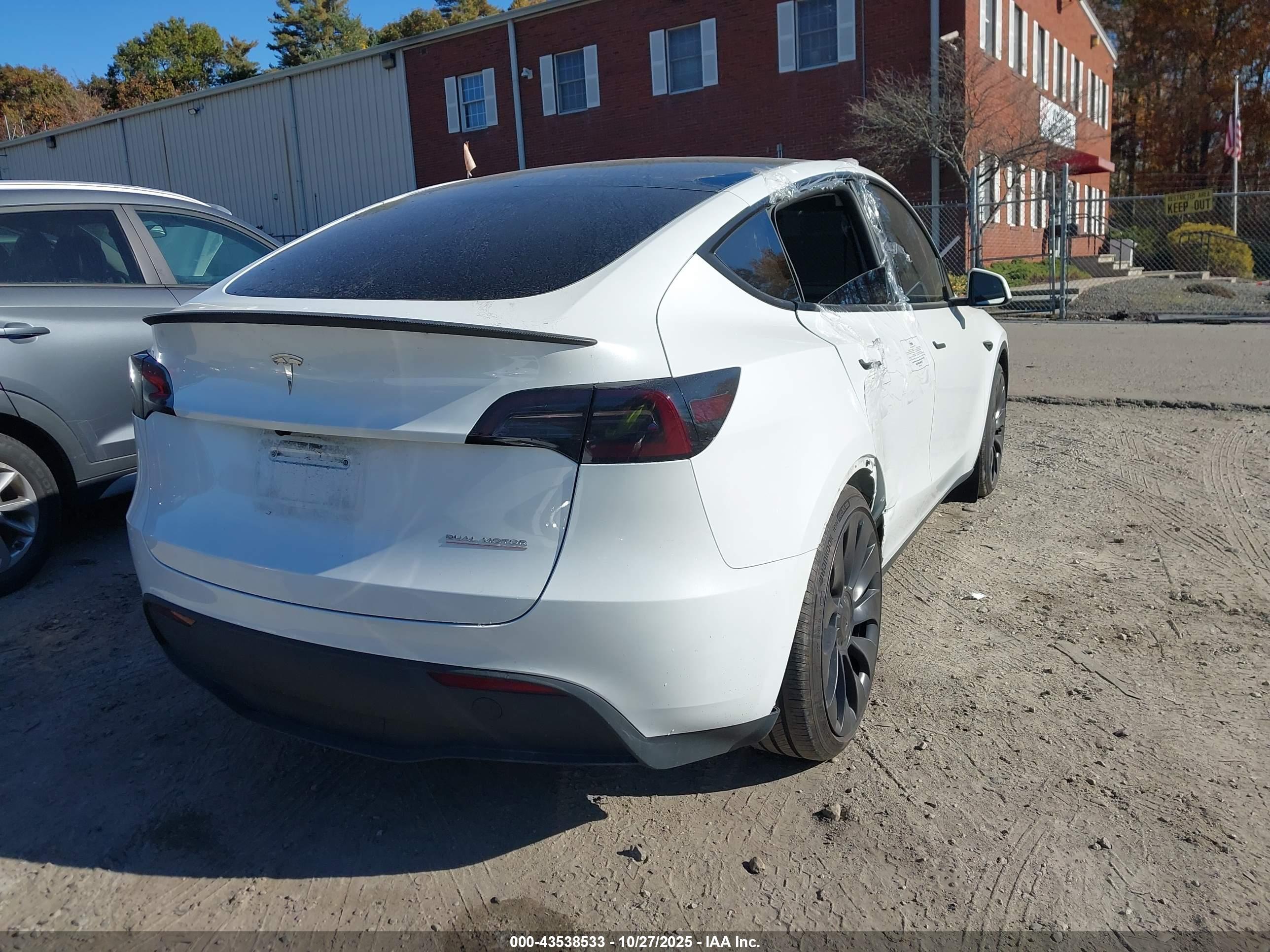 TESLA MODEL image 4