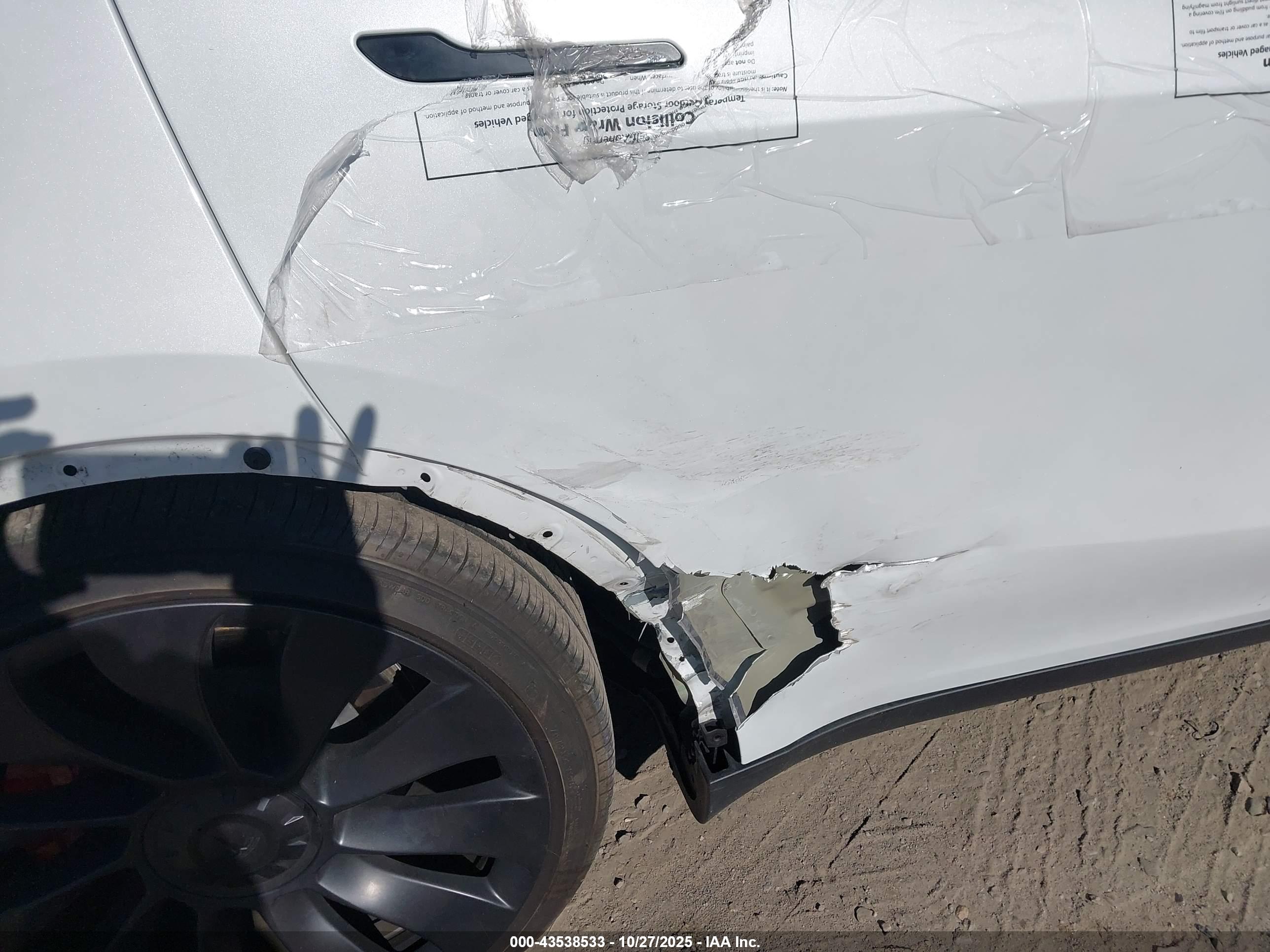 TESLA MODEL image 6