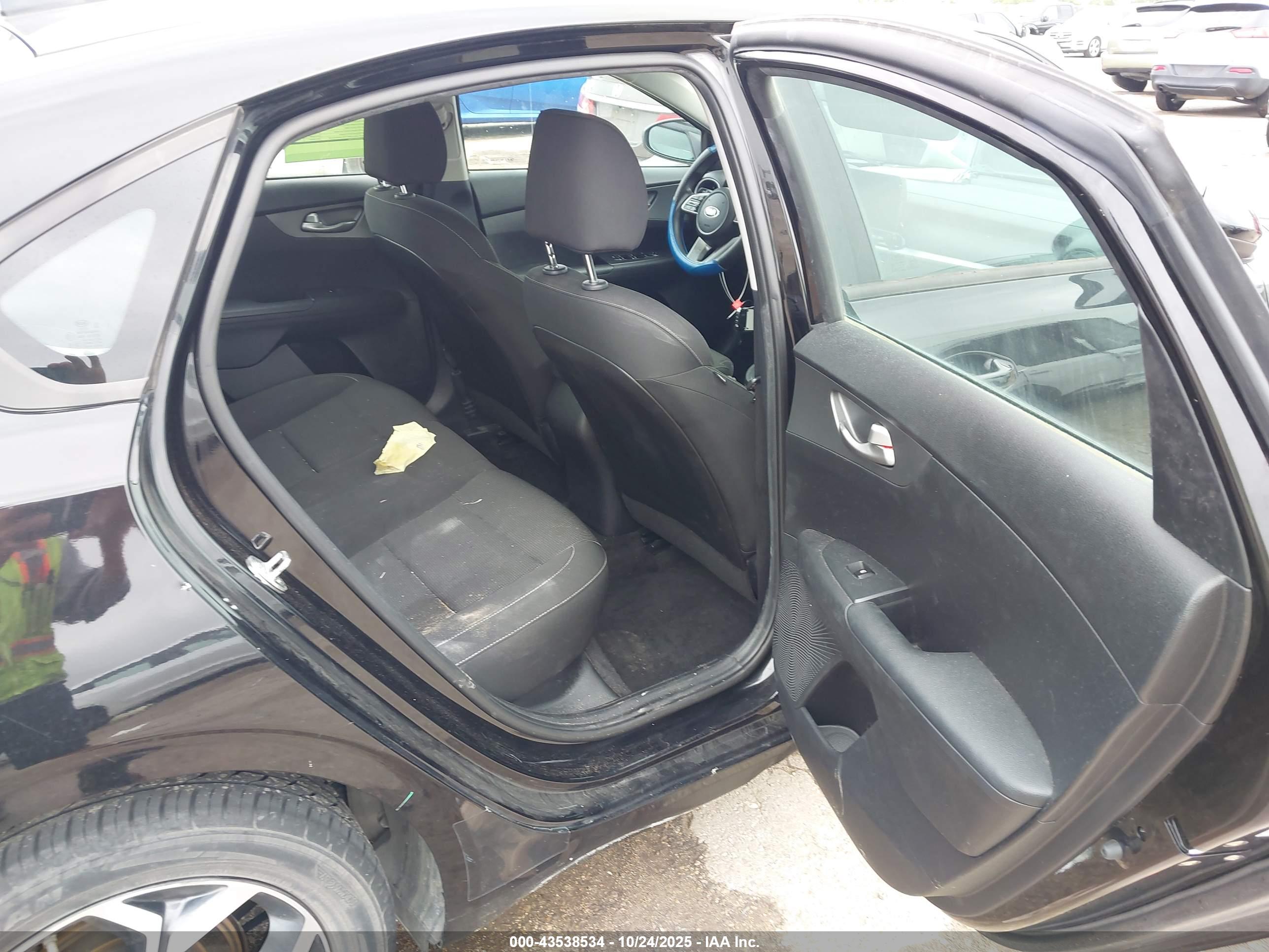 KIA FORTE image 8