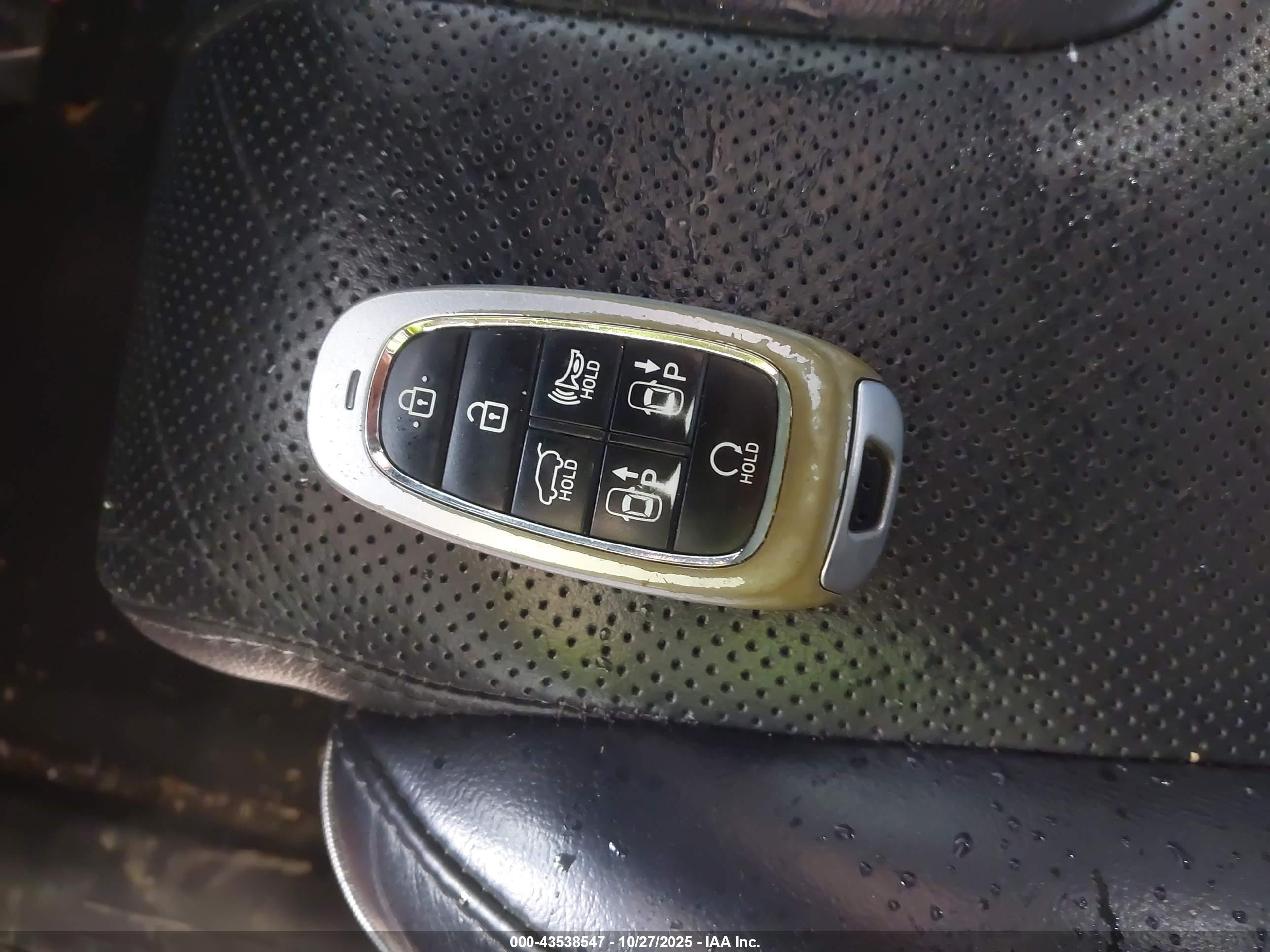 HYUNDAI SANTA image 11