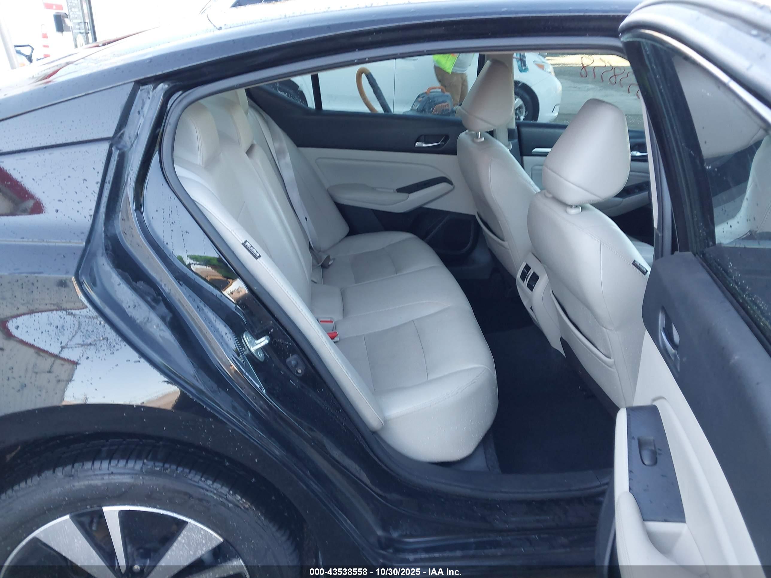 NISSAN ALTIMA image 8