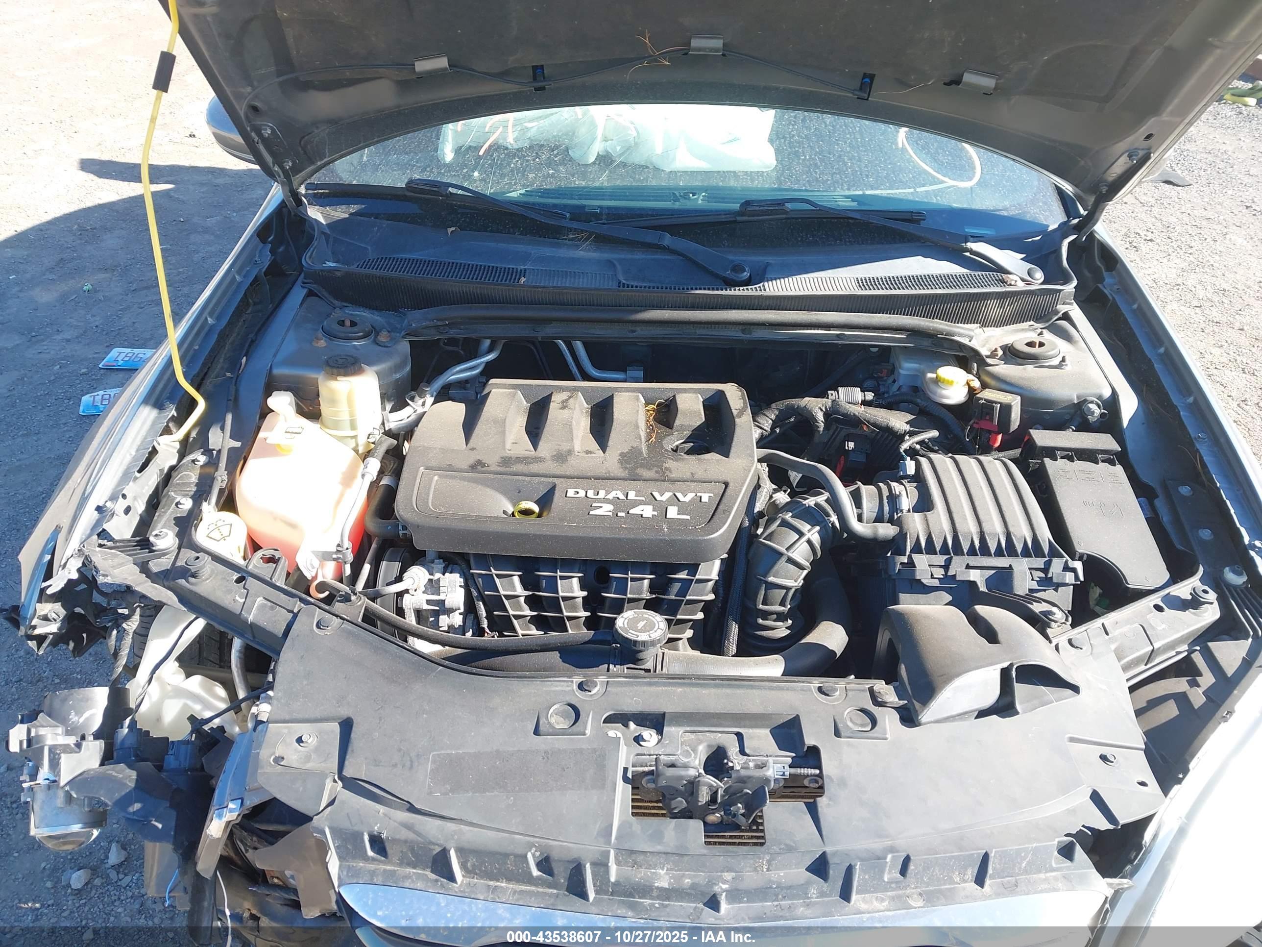 CHRYSLER 200 image 10