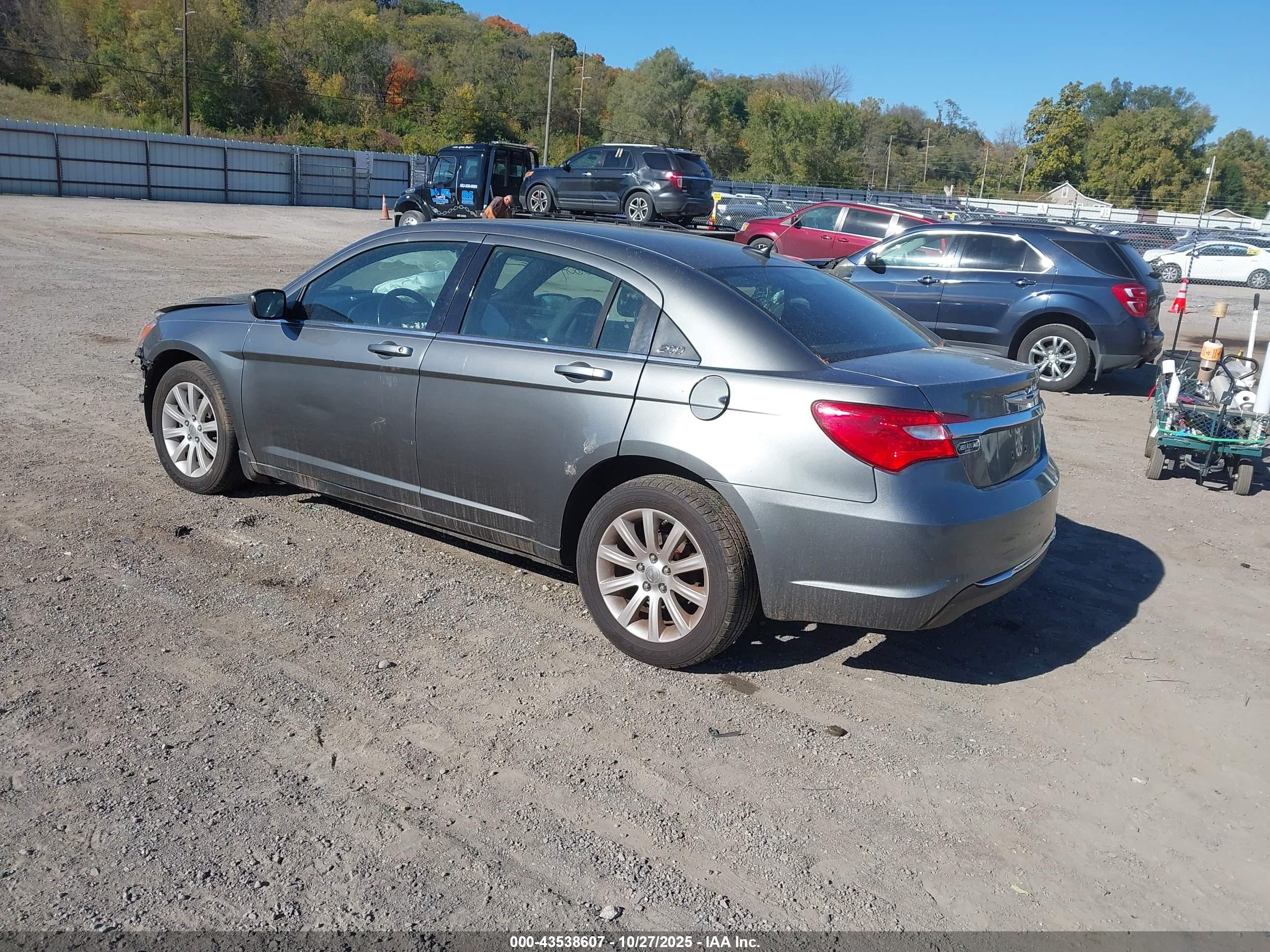 CHRYSLER 200 image 3